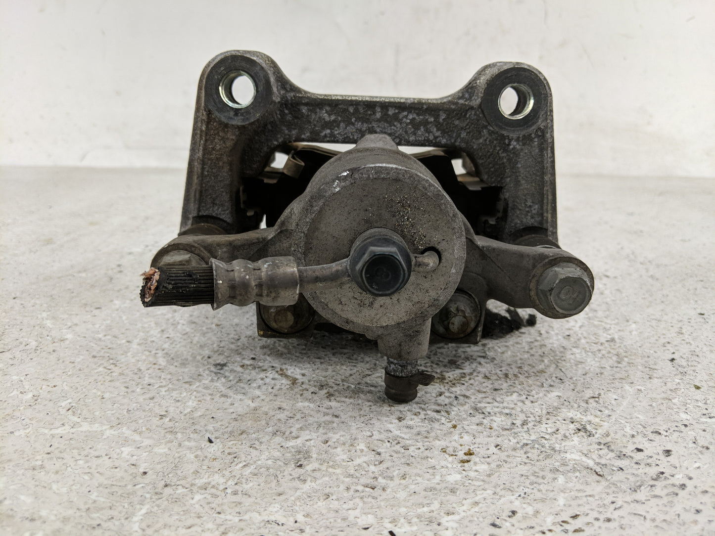 2016-2021 Hyundai Tucson Front Driver Left Brake Caliper - Oemusedautoparts1.com