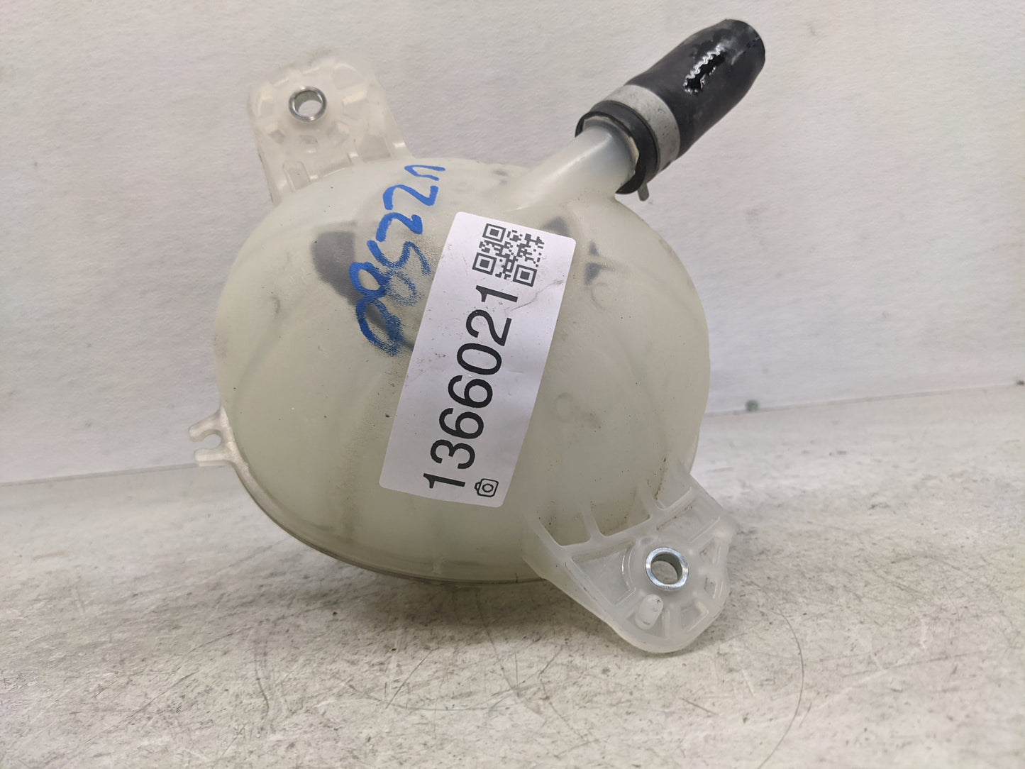 2016 Hyundai Tucson Windshield Washer Fluid Reservoir Bottle Oem - Oemusedautoparts1.com