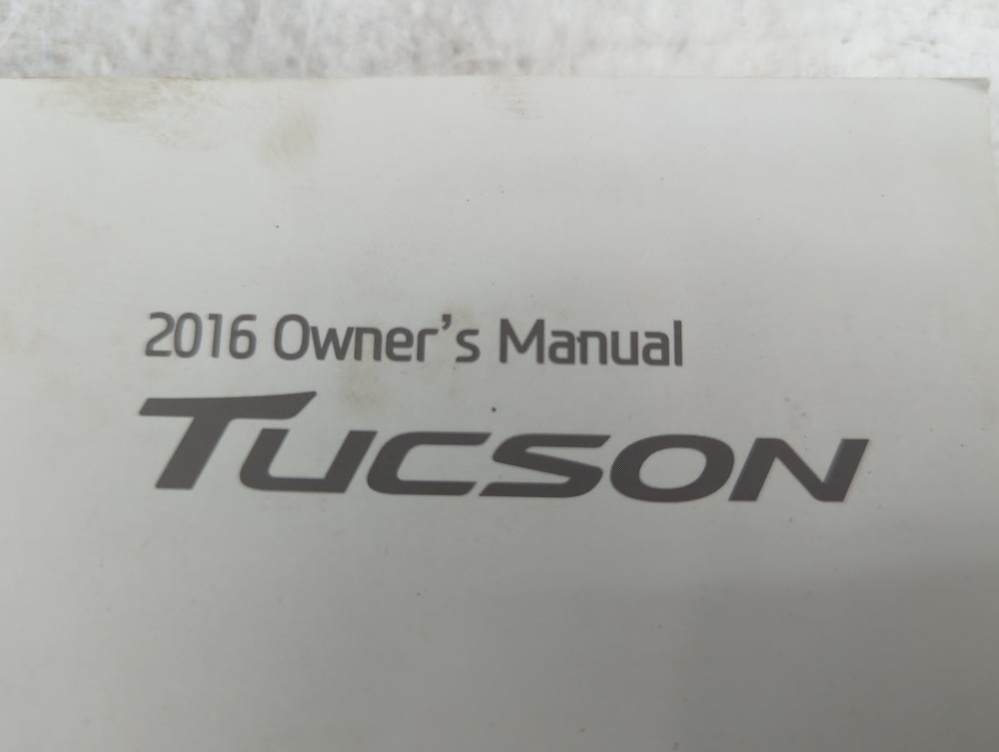 2016 Hyundai Tucson Owners Manual Book Guide P/N:GD30-EU56C OEM Used Auto Parts - Oemusedautoparts1.com