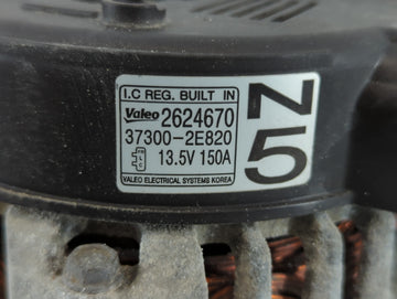 2016-2021 Hyundai Tucson Alternator Replacement Generator Charging Assembly Engine OEM P/N:2624670 37300-2E820 Fits OEM Used Auto Parts