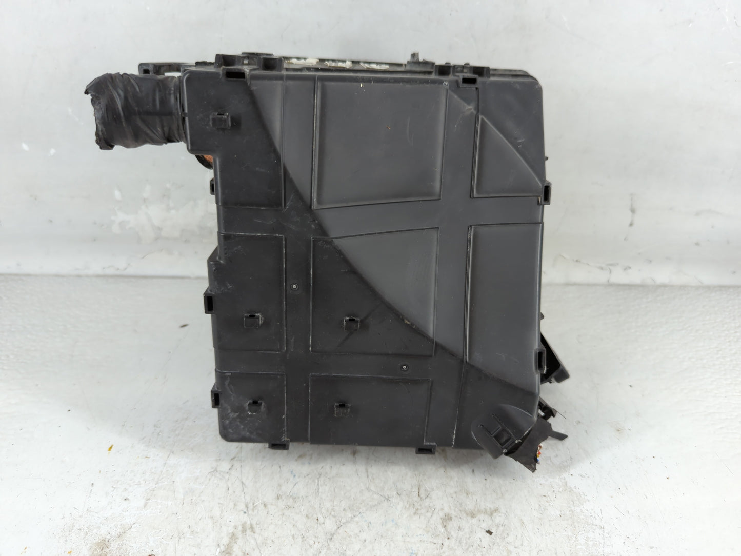 2016-2018 Hyundai Tucson Fusebox Fuse Box Panel Relay Module P/N:91422 D3150 Fits Fits 2016 2017 2018 OEM Used Auto Parts -