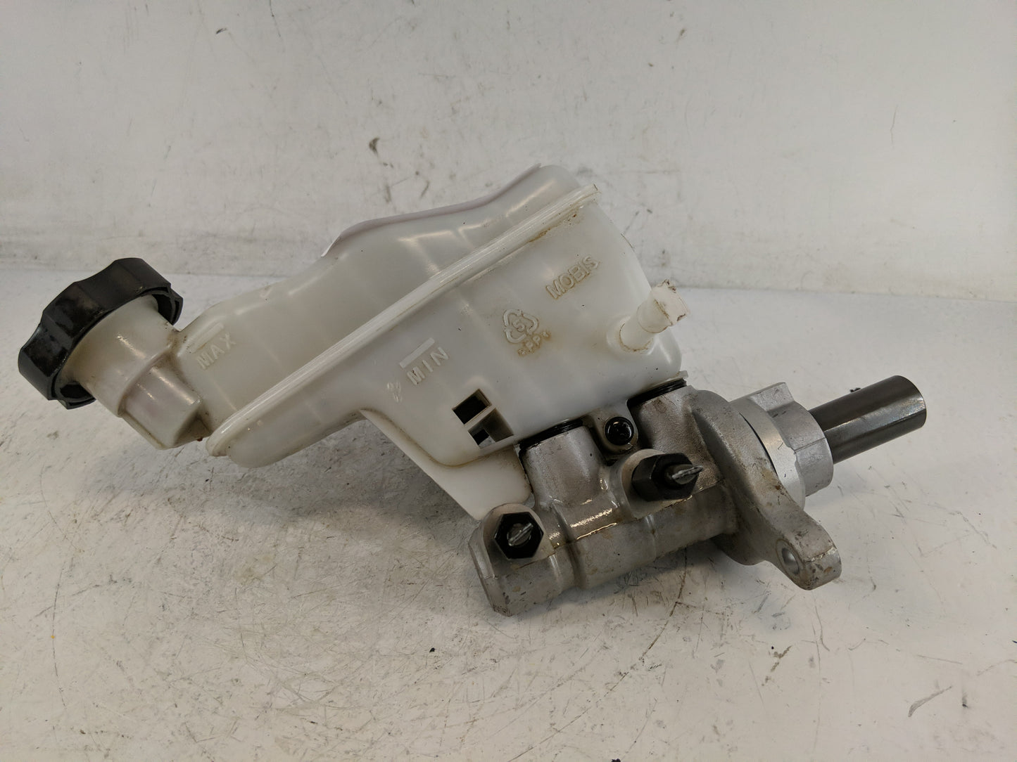 2012-2017 Hyundai Veloster Brake Master Cylinder - Oemusedautoparts1.com