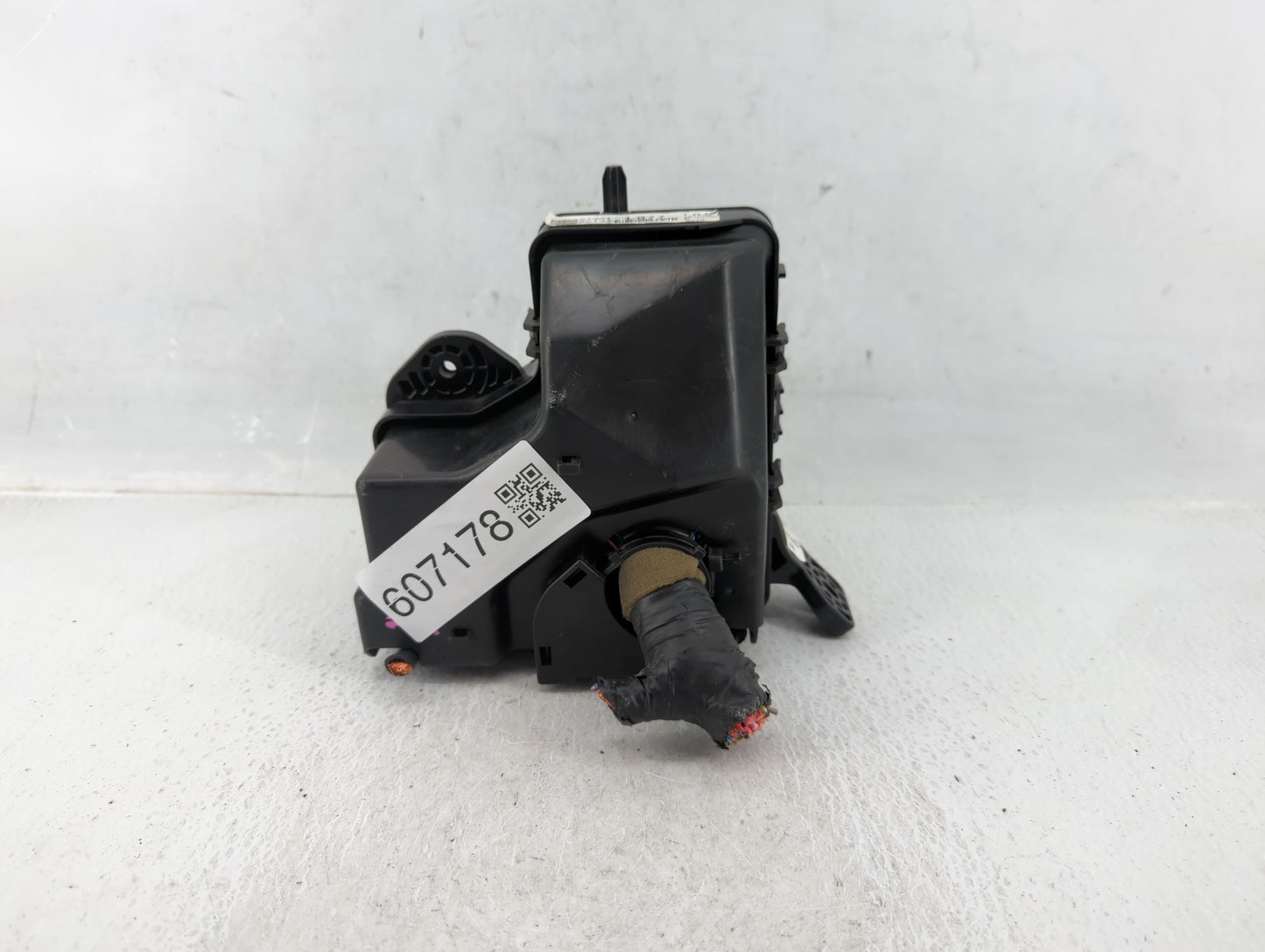 2015-2017 Hyundai Veloster Fusebox Fuse Box Panel Relay Module P/N:913012V137 91301L877 Fits Fits 2015 2016 2017 OEM Used Au