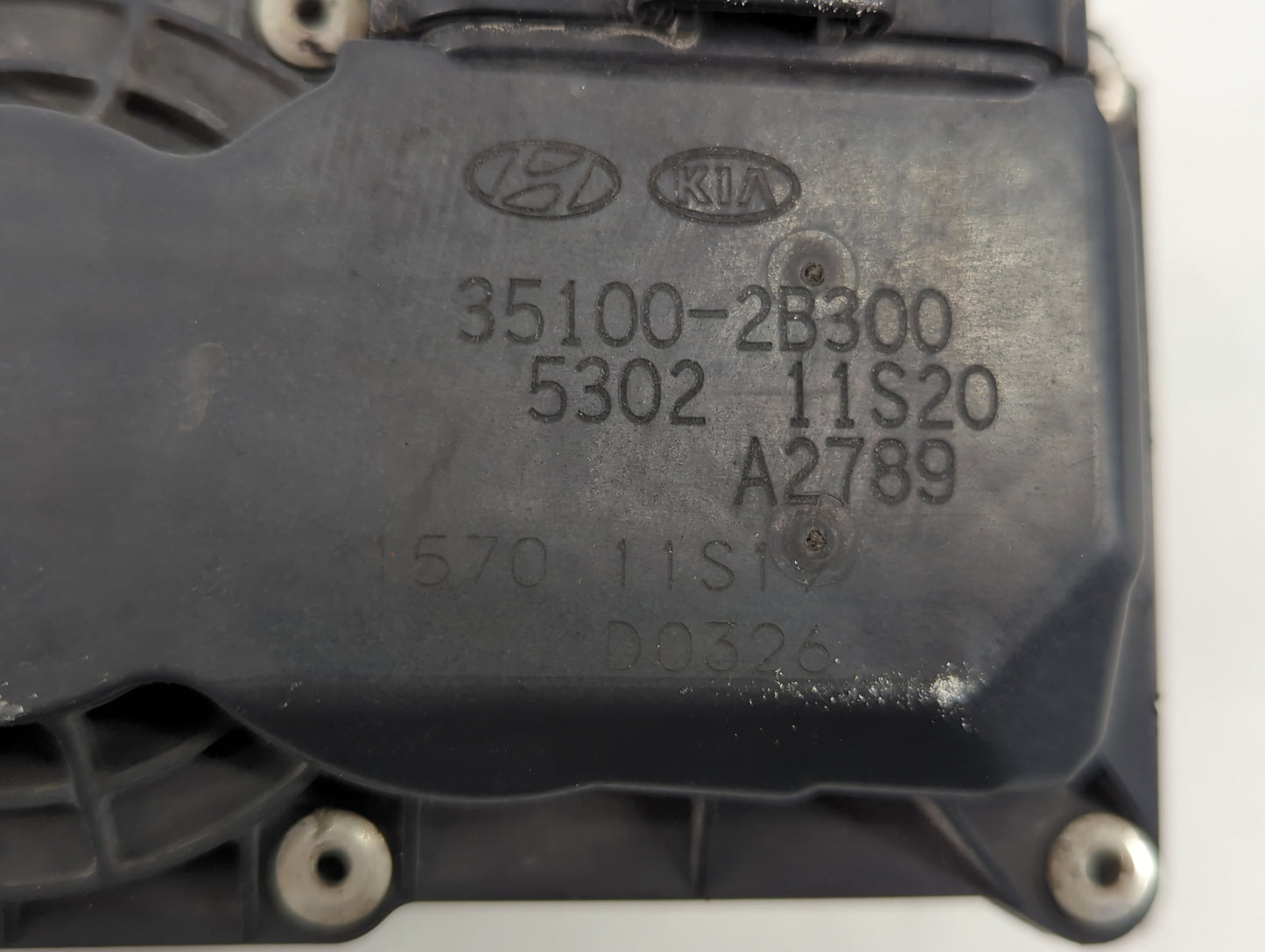 2012-2017 Hyundai Veloster Throttle Body P/N:35100-2B300 Fits Fits 2012 2013 2014 2015 2016 2017 2018 2019 OEM Used Auto Par