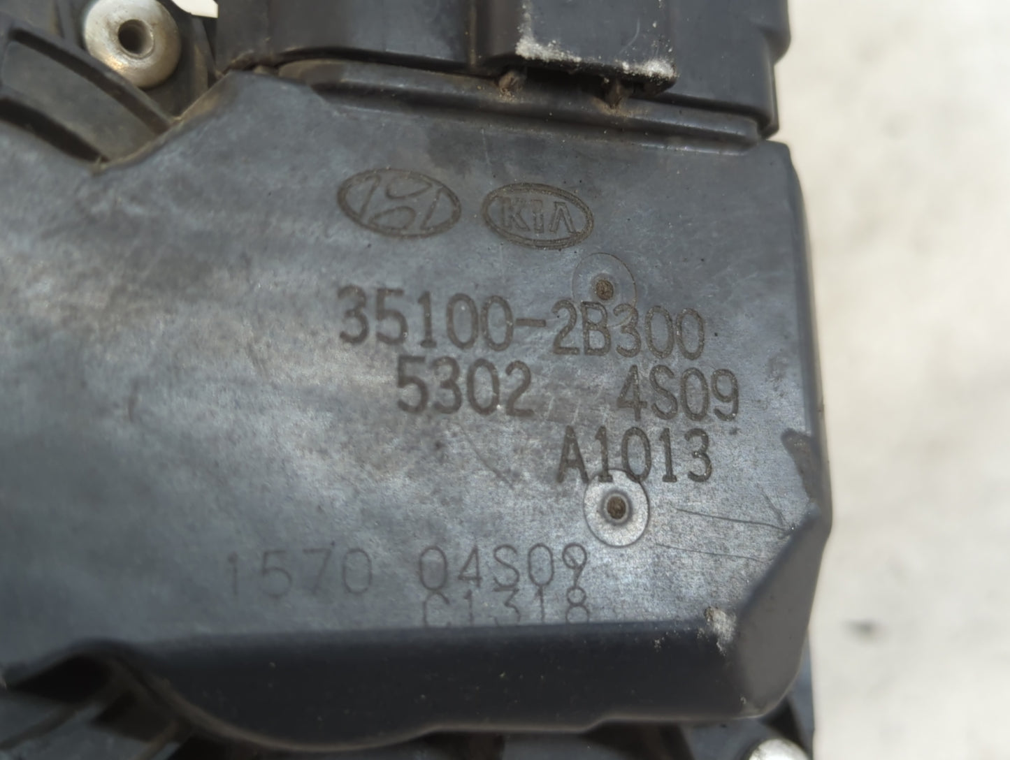 2012-2017 Hyundai Veloster Throttle Body P/N:35100-2B300 Fits Fits 2012 2013 2014 2015 2016 2017 2018 2019 OEM Used Auto Par