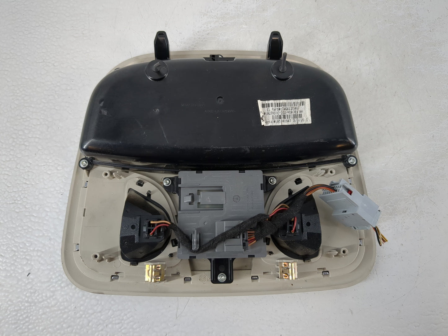 2014-2018 Jeep Cherokee Overhead Roof Console Interior Dome Light - Oemusedautoparts1.com