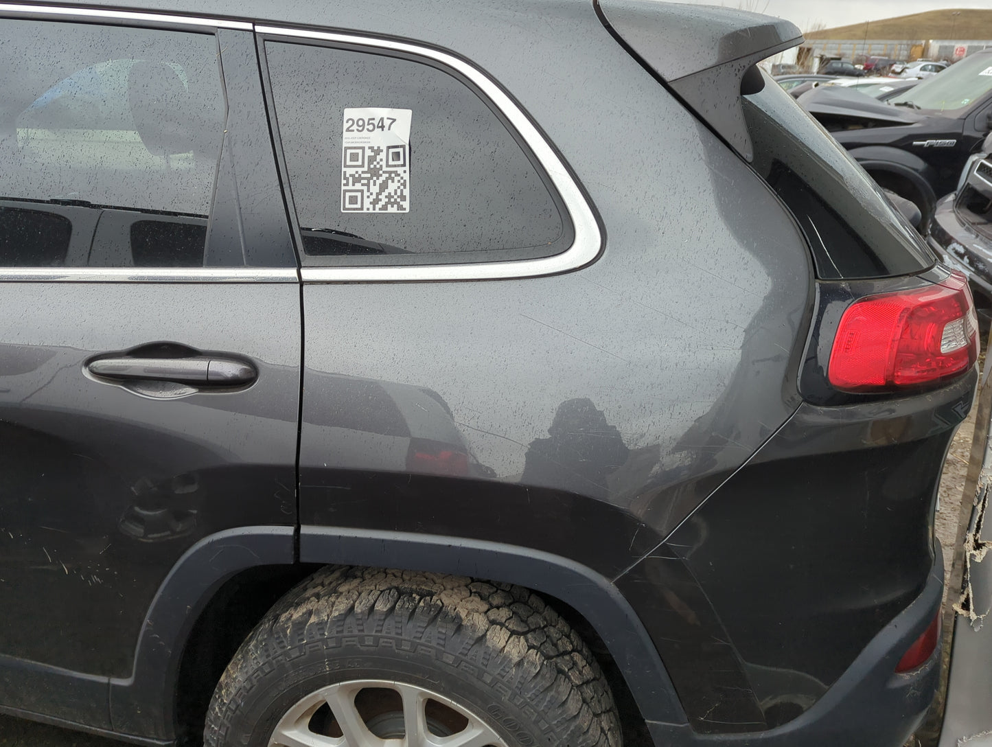 2014-2022 Jeep Cherokee Driver Rear Door Oem - Oemusedautoparts1.com