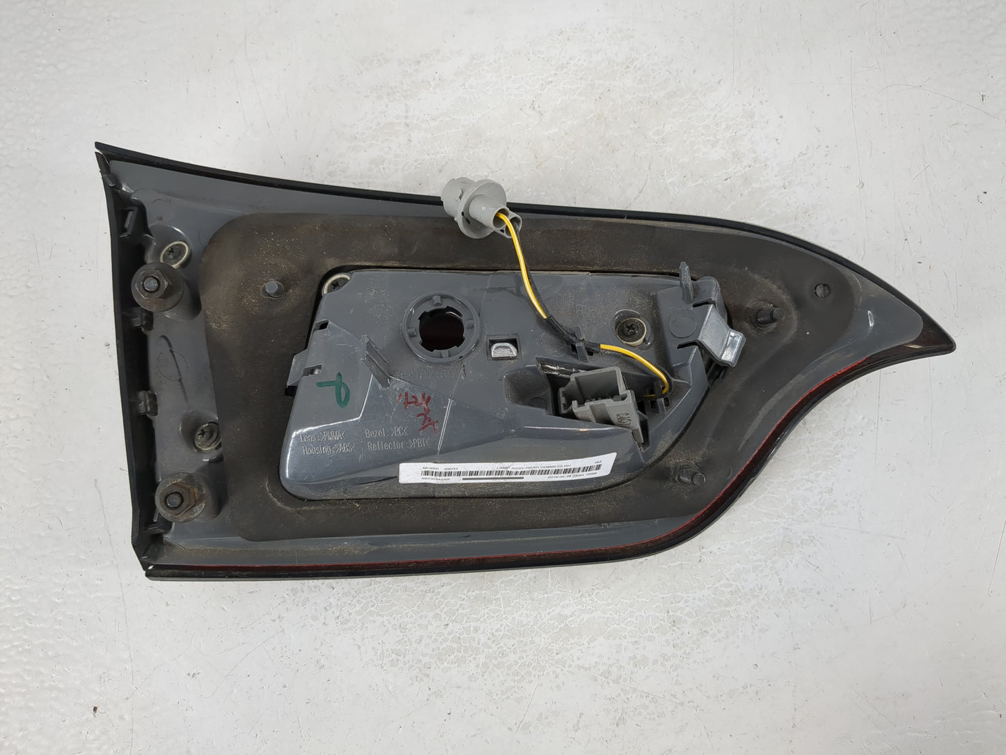 2014-2018 Jeep Cherokee Driver Left Side Deck Lid Mounted Tail Light 993306 - Oemusedautoparts1.com