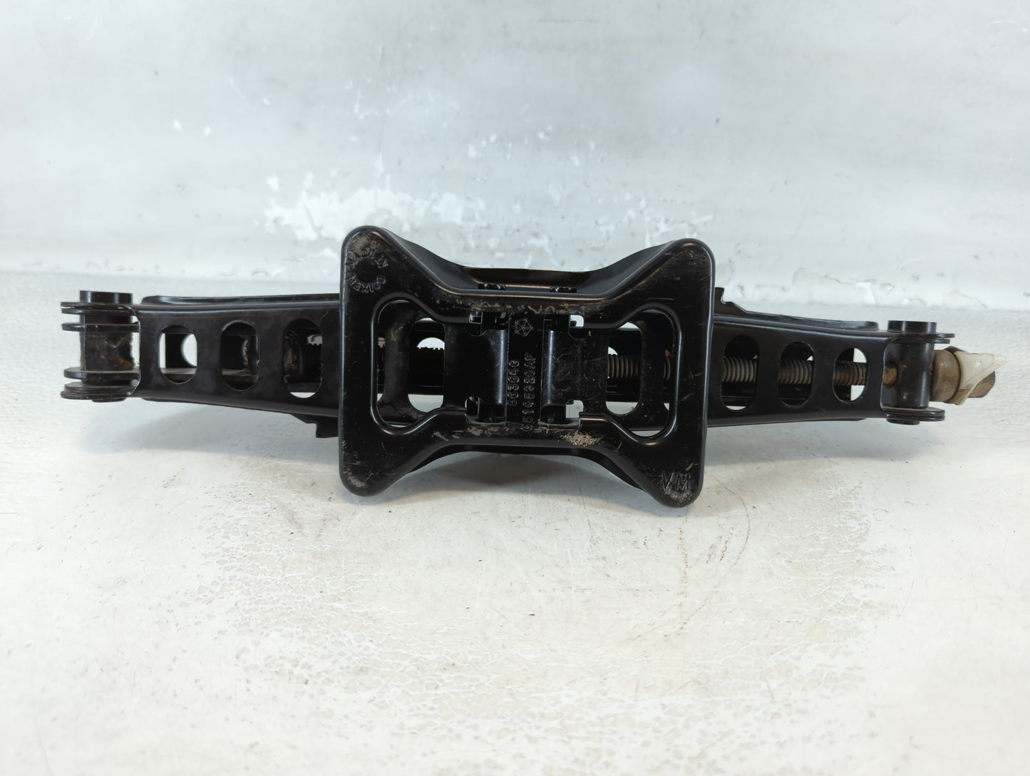 2016 Jeep Compass Spare Scissor Car Jack - Oemusedautoparts1.com