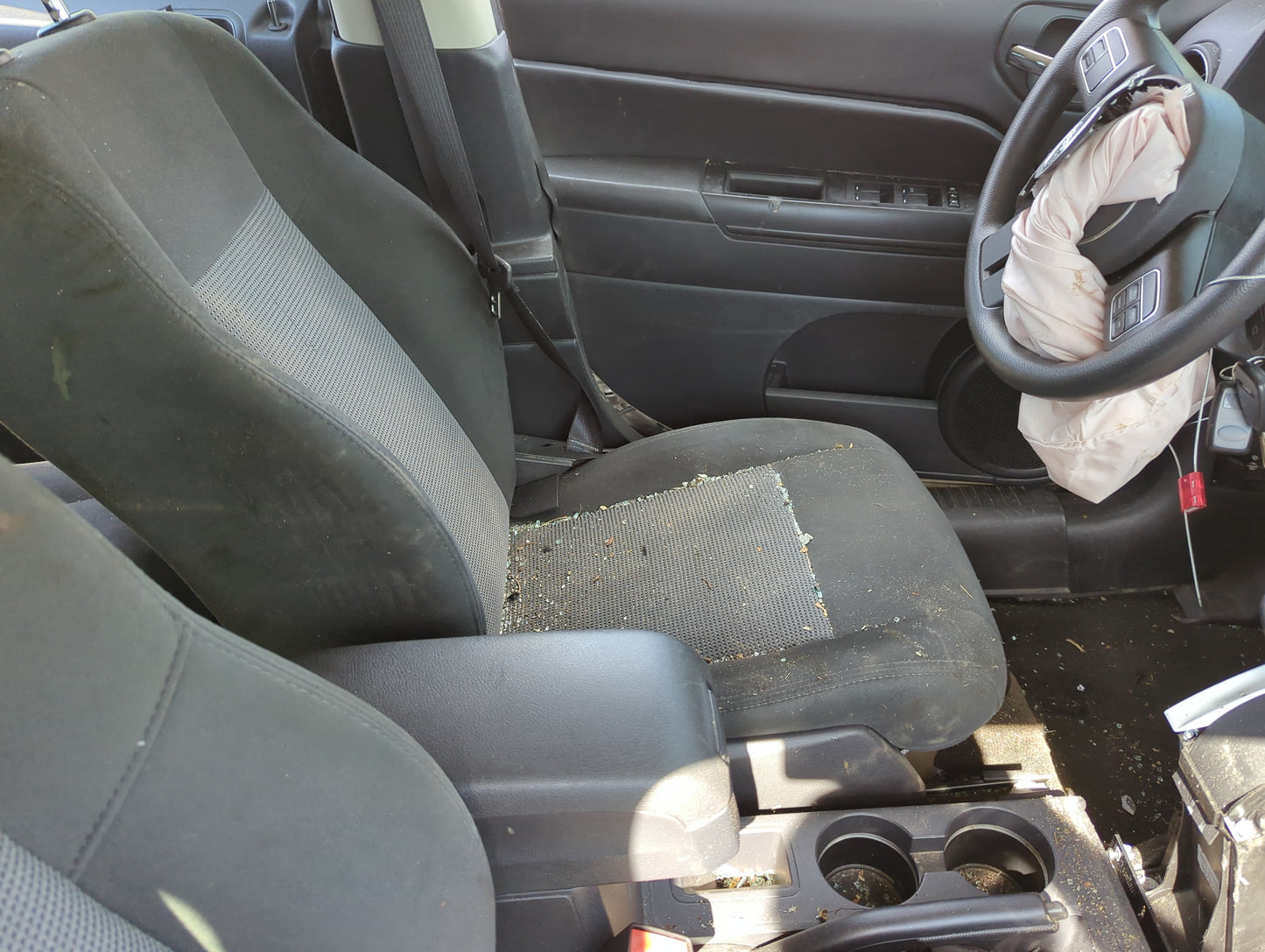 2015-2017 Jeep Patriot Driver Front Seat Oem - Oemusedautoparts1.com