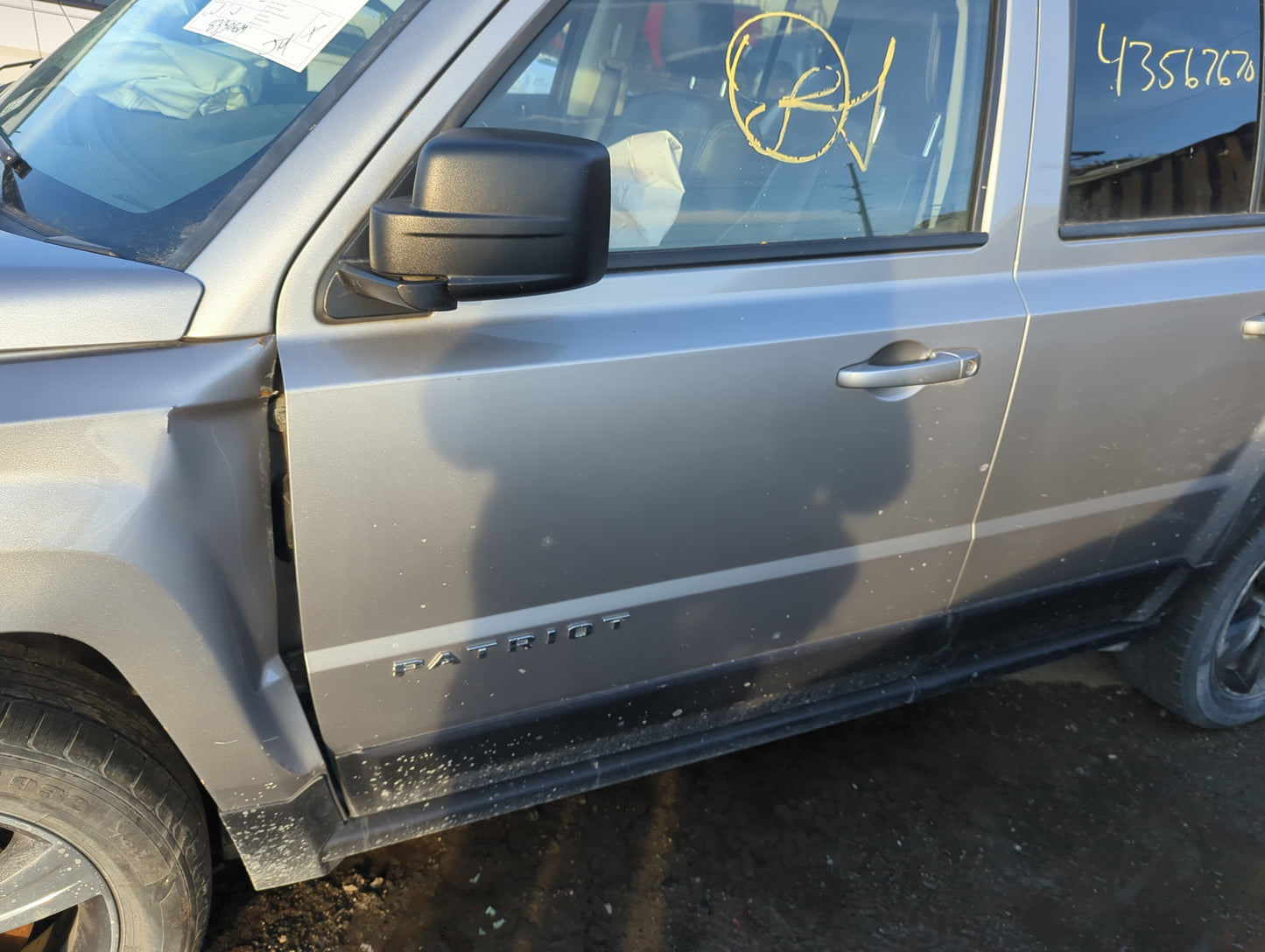 2011-2017 Jeep Patriot Driver Front Door Oem - Oemusedautoparts1.com