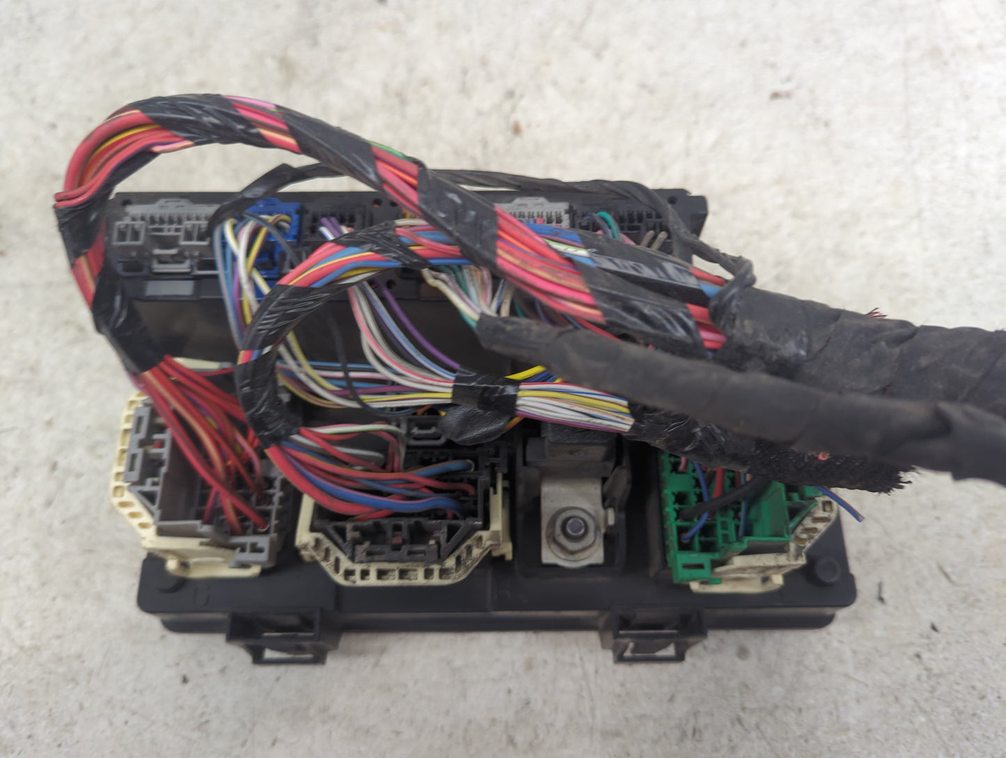 2016 Jeep Patriot Body Control Module Bcm P68089247aa - Oemusedautoparts1.com