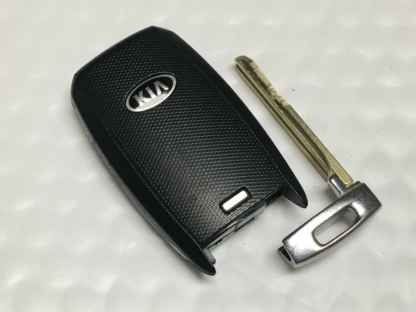 Kia Keyless Entry Remote Fob Cqofn00040 4 Buttons - Oemusedautoparts1.com