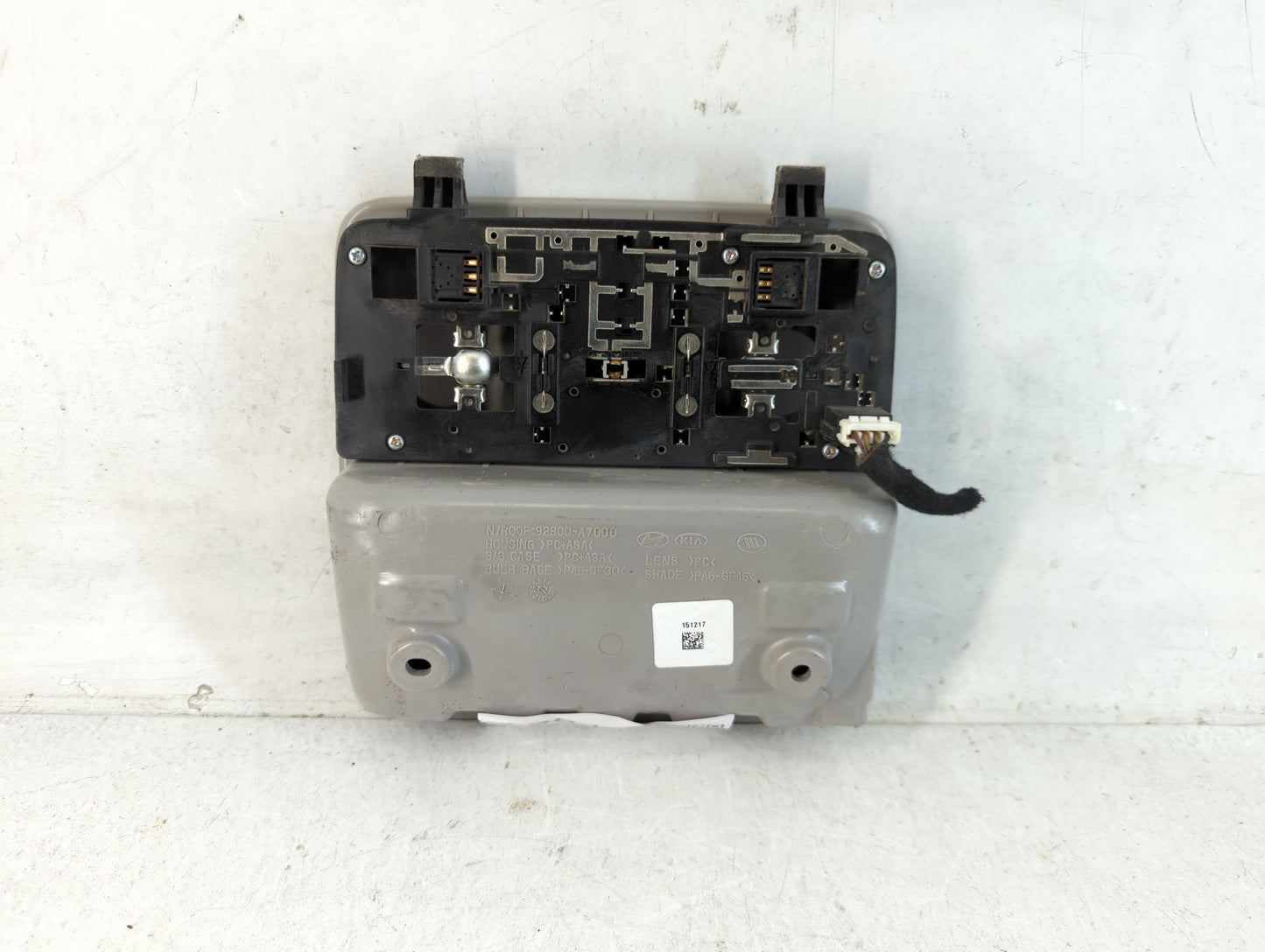 2014-2018 Kia Forte Overhead Roof Console 798410 - Oemusedautoparts1.com