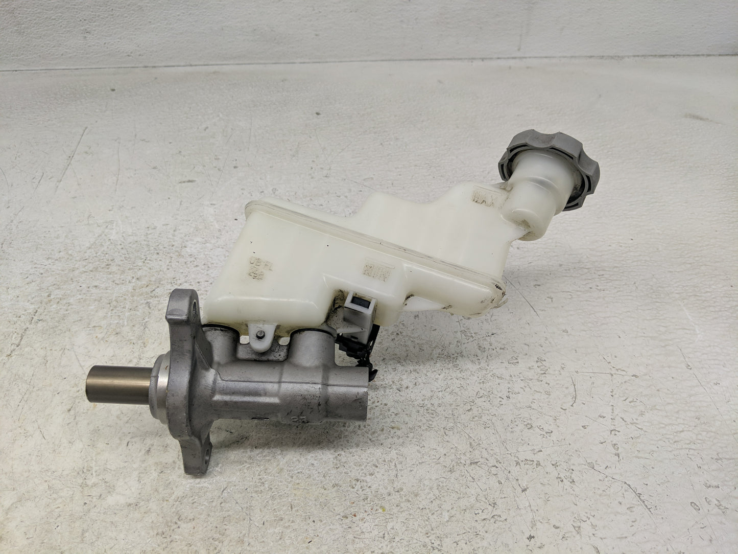 2016-2017 Kia Rio Brake Master Cylinder 1301902 - Oemusedautoparts1.com