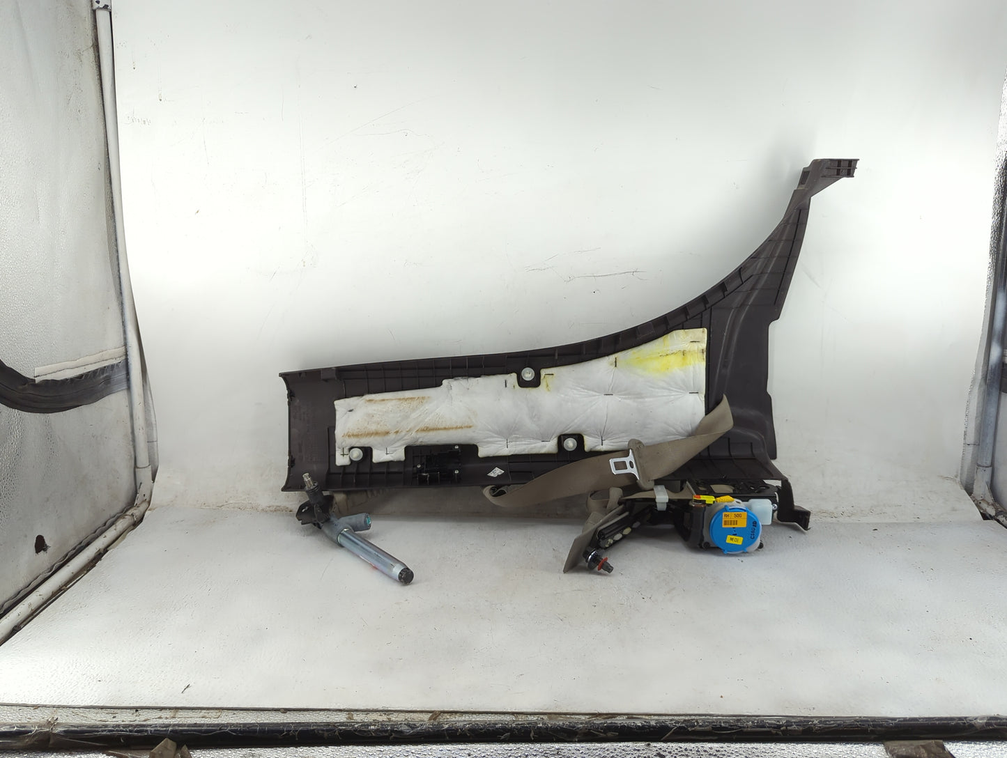 2015-2017 Kia Sedona Passenger Front Seatbelt Retractor - Oemusedautoparts1.com