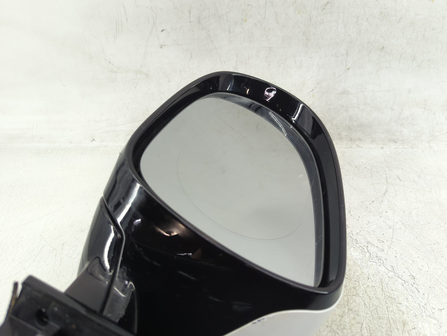 2016-2020 Kia Sorento Driver Side View Mirror - Left Door Mirror OEM Used - Oemusedautoparts1.com