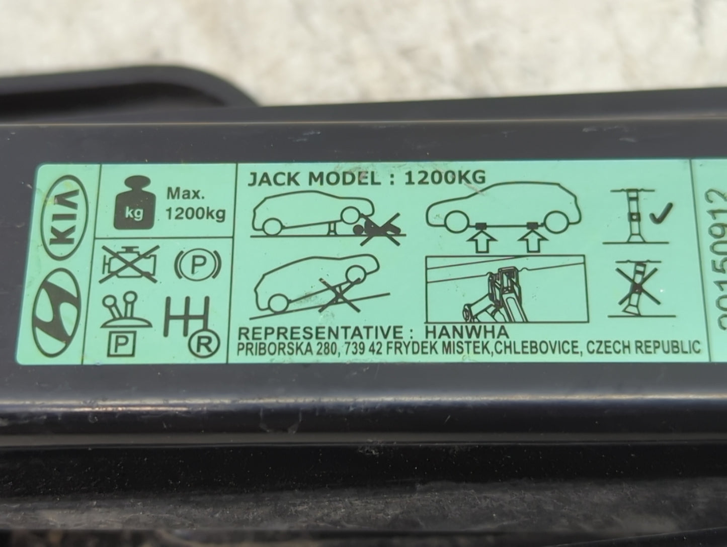 2016 Kia Sorento Spare Scissor Car Jack - Oemusedautoparts1.com