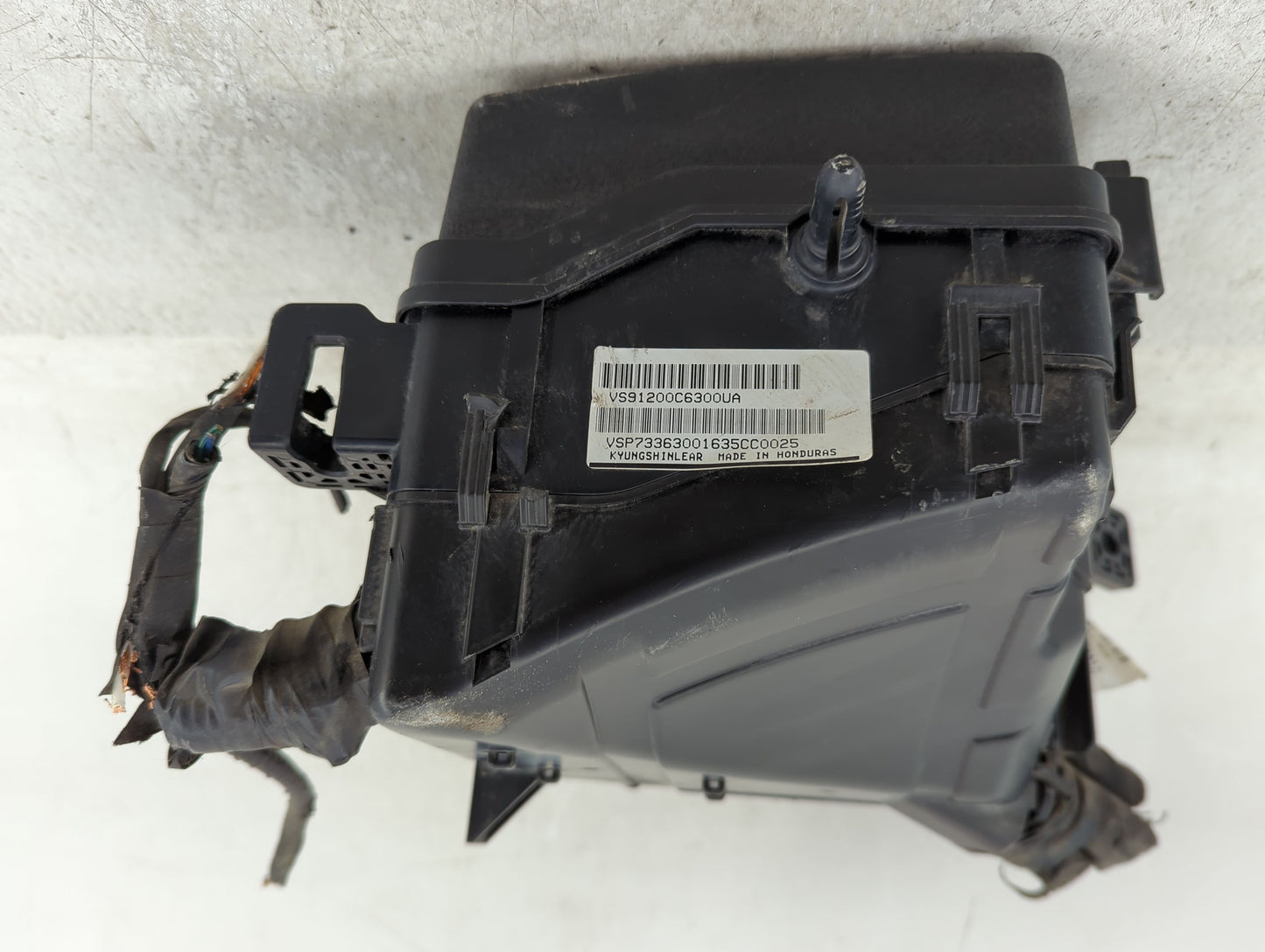 2016-2018 Kia Sorento Fusebox Fuse Box Panel Relay Module P/N:91200C6040 Fits Fits 2016 2017 2018 OEM Used Auto Parts - Oemu