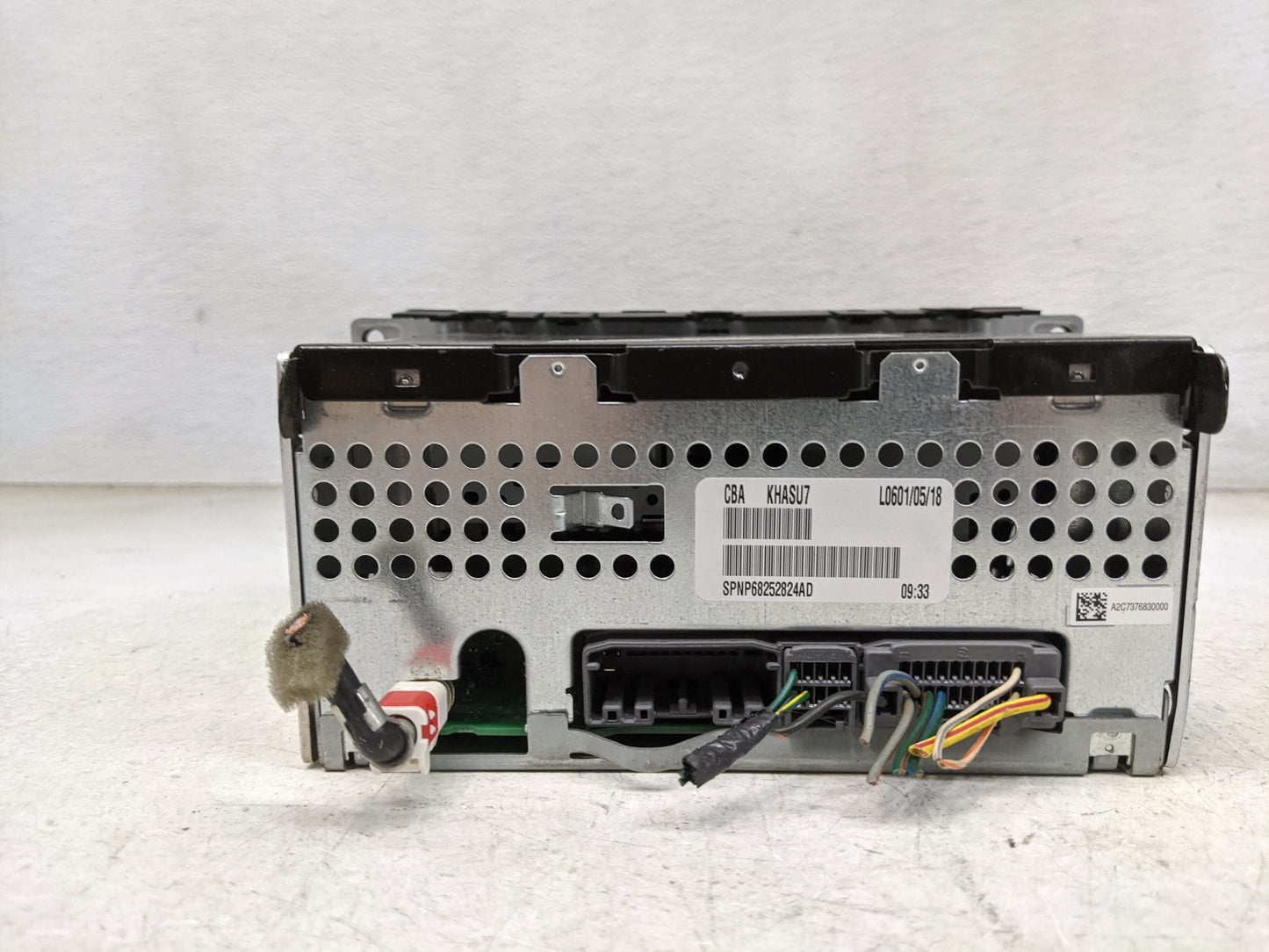 2016-2018 Kia Sorento Radio AM FM Cd Player Receiver Replacement P/N:P68252824AD Fits Fits 2016 2017 2018 OEM Used Auto Part