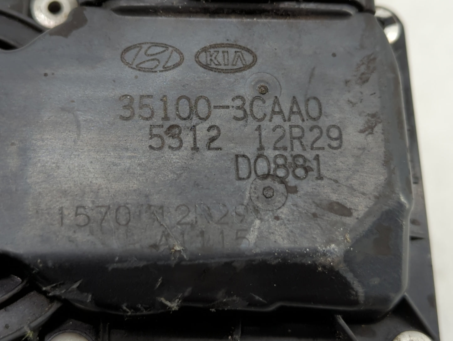 2014-2018 Kia Sorento Throttle Body P/N:35100-3CAA0 Fits Fits 2012 2013 2014 2015 2016 2017 2018 OEM Used Auto Parts - Oemus