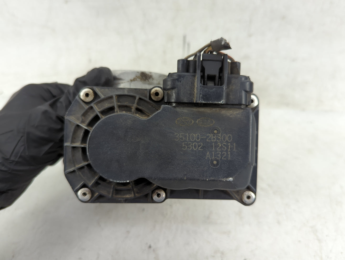 2012-2019 Kia Soul Throttle Body P/N:35100-2B300 Fits Fits 2012 2013 2014 2015 2016 2017 2018 2019 OEM Used Auto Parts - Oem