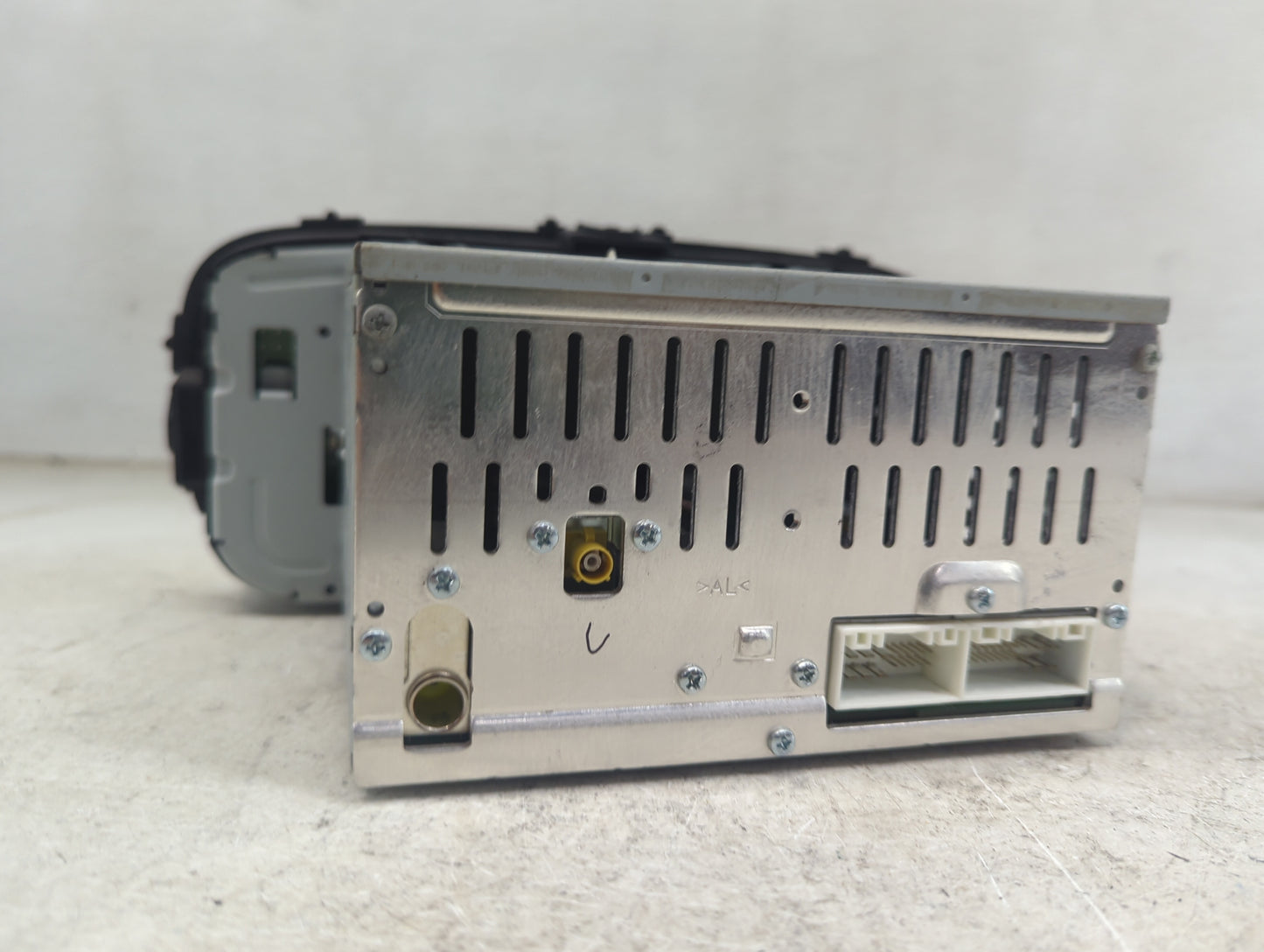 2014-2016 Kia Soul Radio AM FM Cd Player Receiver Replacement P/N:96170-B2090CA AM1A0B2AN Fits Fits 2014 2015 2016 OEM Used