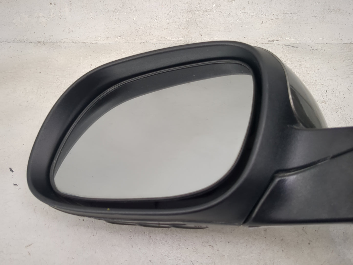 2014-2019 Kia Soul Driver Side View Mirror - Left Door Mirror OEM Used - Oemusedautoparts1.com