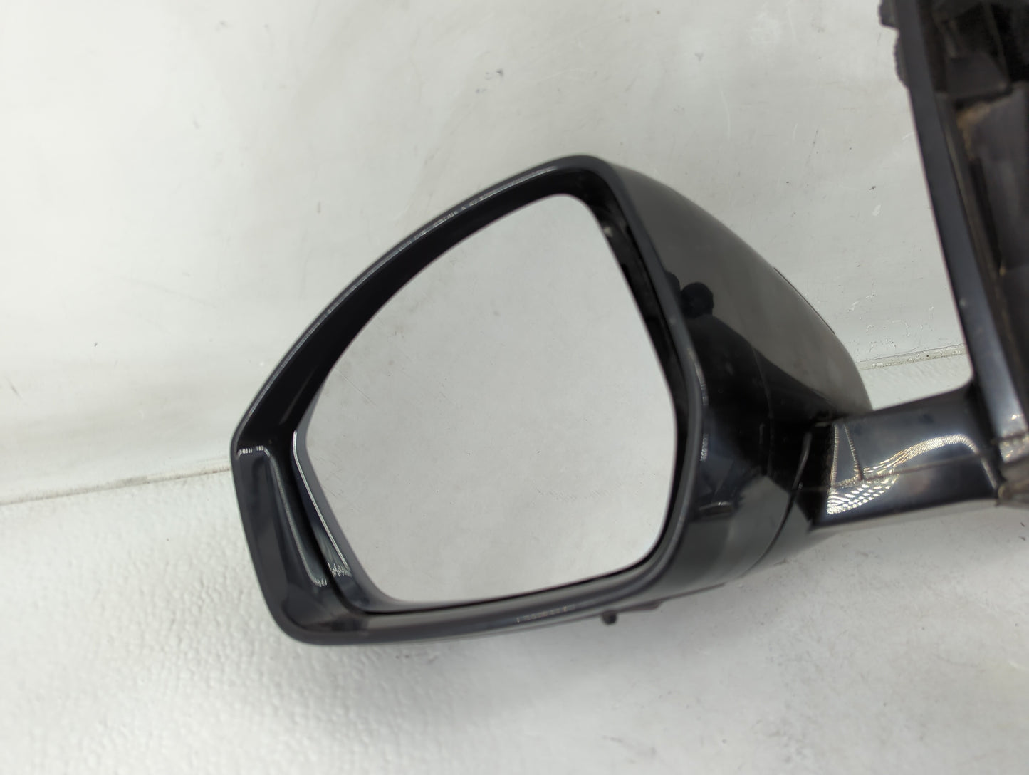2015-2017 Land Rover Discovery Sport Driver Side View Mirror - Left Door Mirror OEM Used - Oemusedautoparts1.com