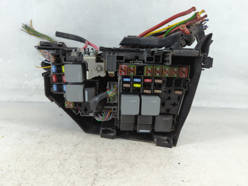 2015-2017 Land Rover Discovery Sport Fusebox Fuse Box Panel Relay Module P/N:GK72-14A076-AA Fits Fits 2015 2016 2017 OEM Used Auto Parts