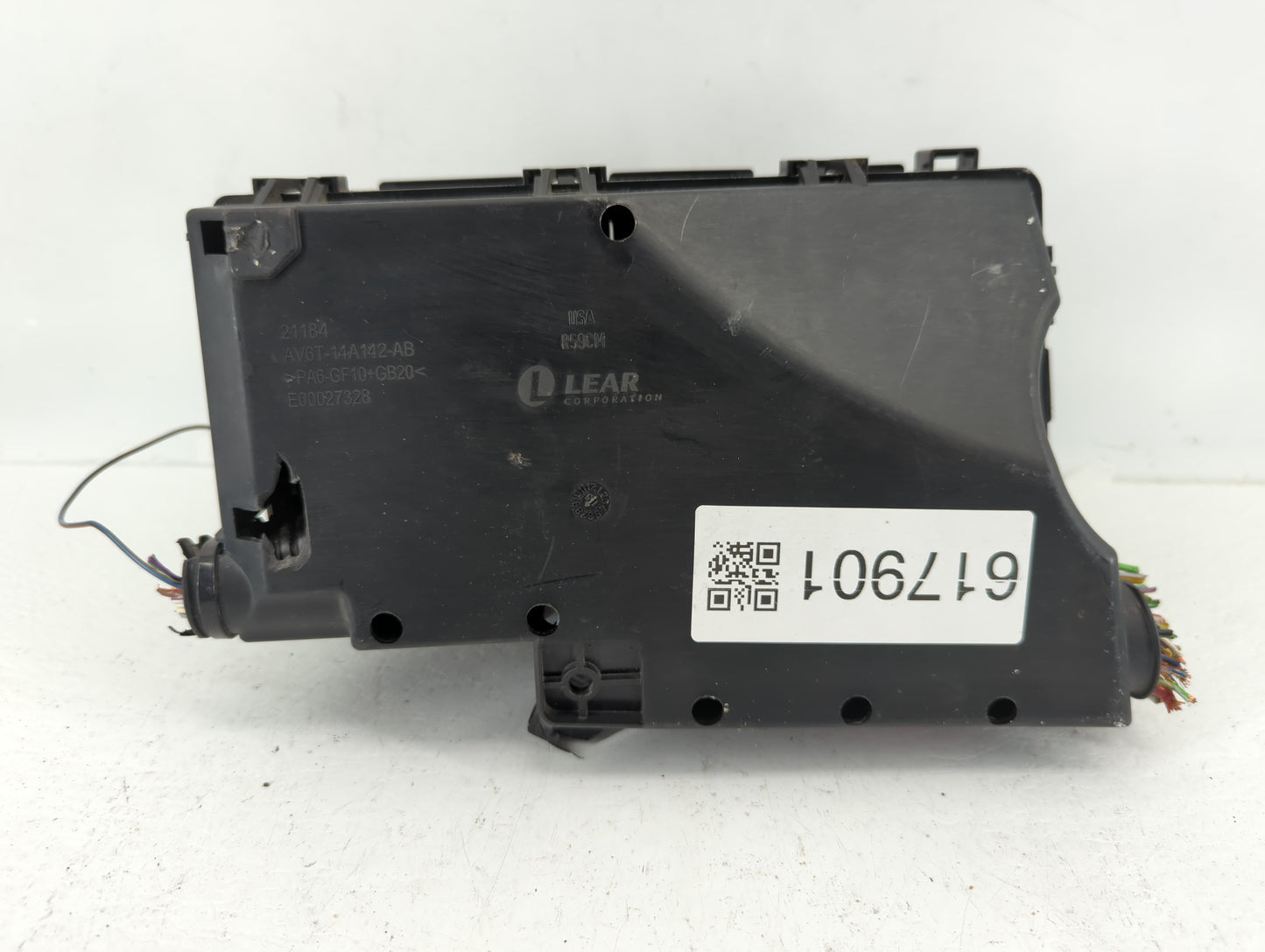 2015-2016 Lincoln Mkc Fusebox Fuse Box Panel Relay Module P/N:AV6T-14A067-AD Fits Fits 2015 2016 OEM Used Auto Parts - Oemus