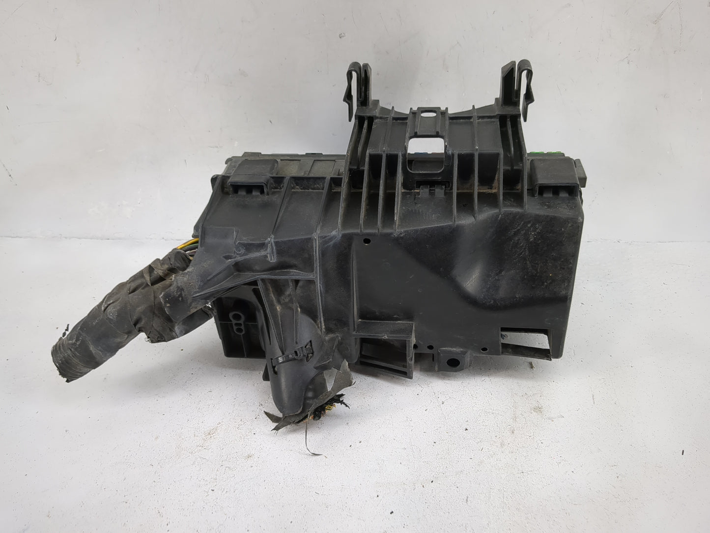 2013-2016 Lincoln Mkt Fusebox Fuse Box Panel Relay Module P/N:DG1T-14A003-BA Fits Fits 2013 2014 2015 2016 OEM Used Auto Par