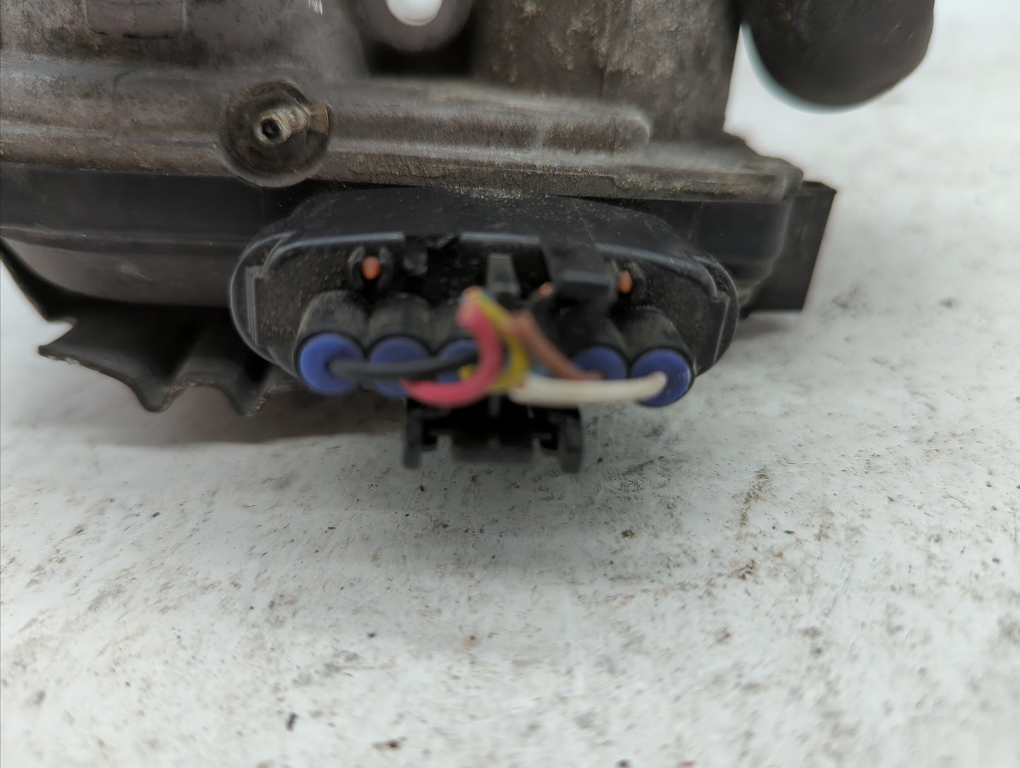 2016 Mitsubishi Outlander Throttle Body Fits OEM Used Auto Parts - Oemusedautoparts1.com