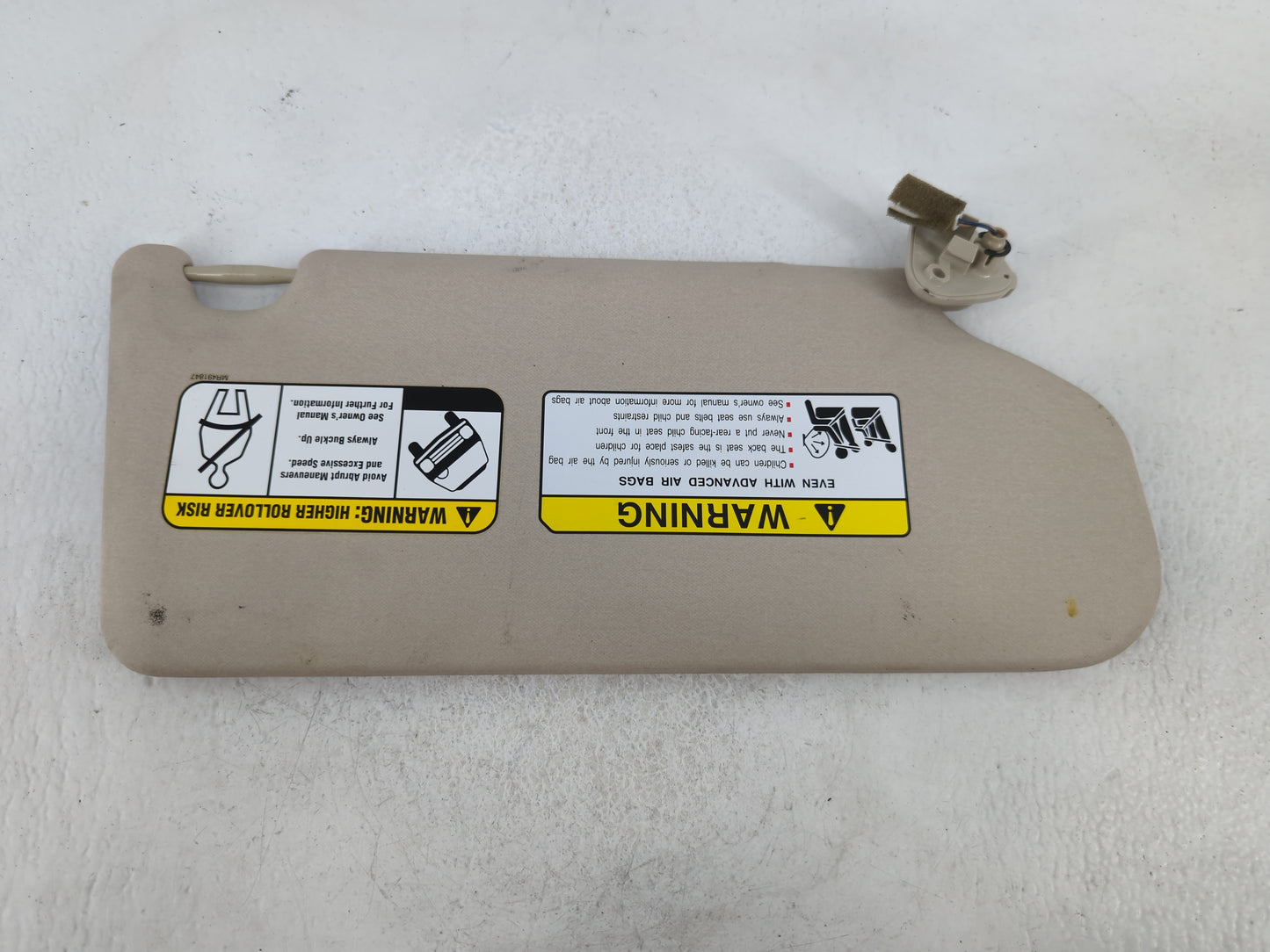 2016 Mitsubishi Outlander Sun Visor Shade Replacement Passenger Right Mirror Fits OEM Used Auto Parts - Oemusedautoparts1.co