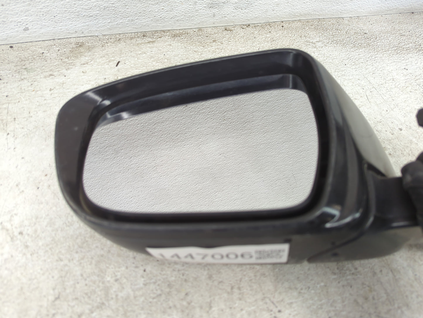 2016-2020 Nissan Rogue Driver Side View Mirror - Left Door Mirror OEM Used - Oemusedautoparts1.com