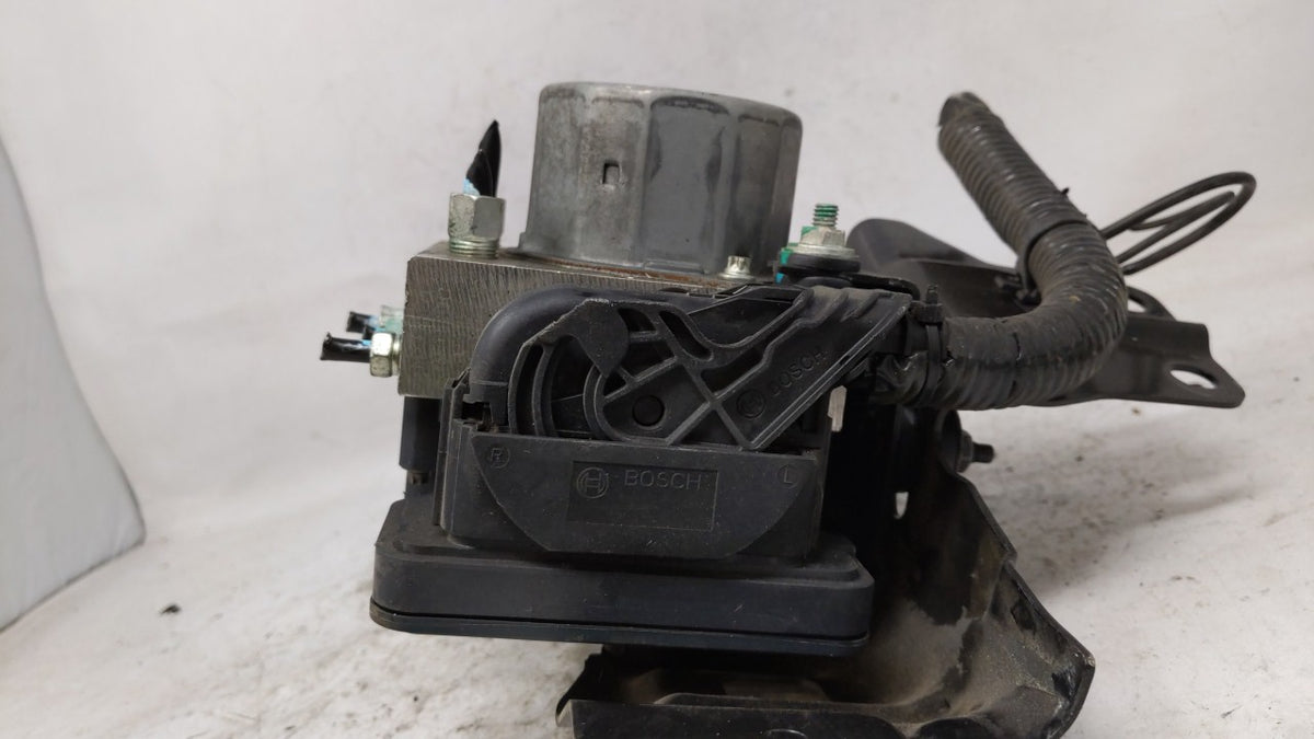 2015-2016 Nissan Rogue Anti-Lock Brake ABS Pump Module Actuator OEM P/N:47660 5HA0A Fits Fits 2015 2016 OEM Used Auto Parts