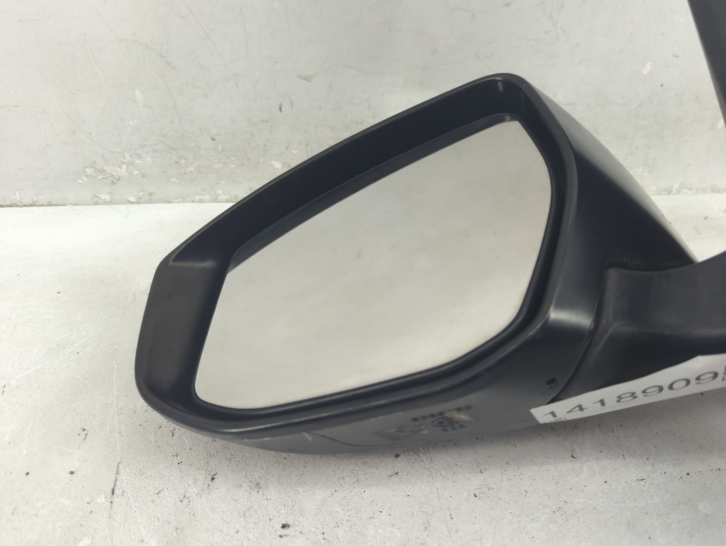 2016-2019 Nissan Sentra Driver Side View Mirror - Left Door Mirror OEM Used - Oemusedautoparts1.com
