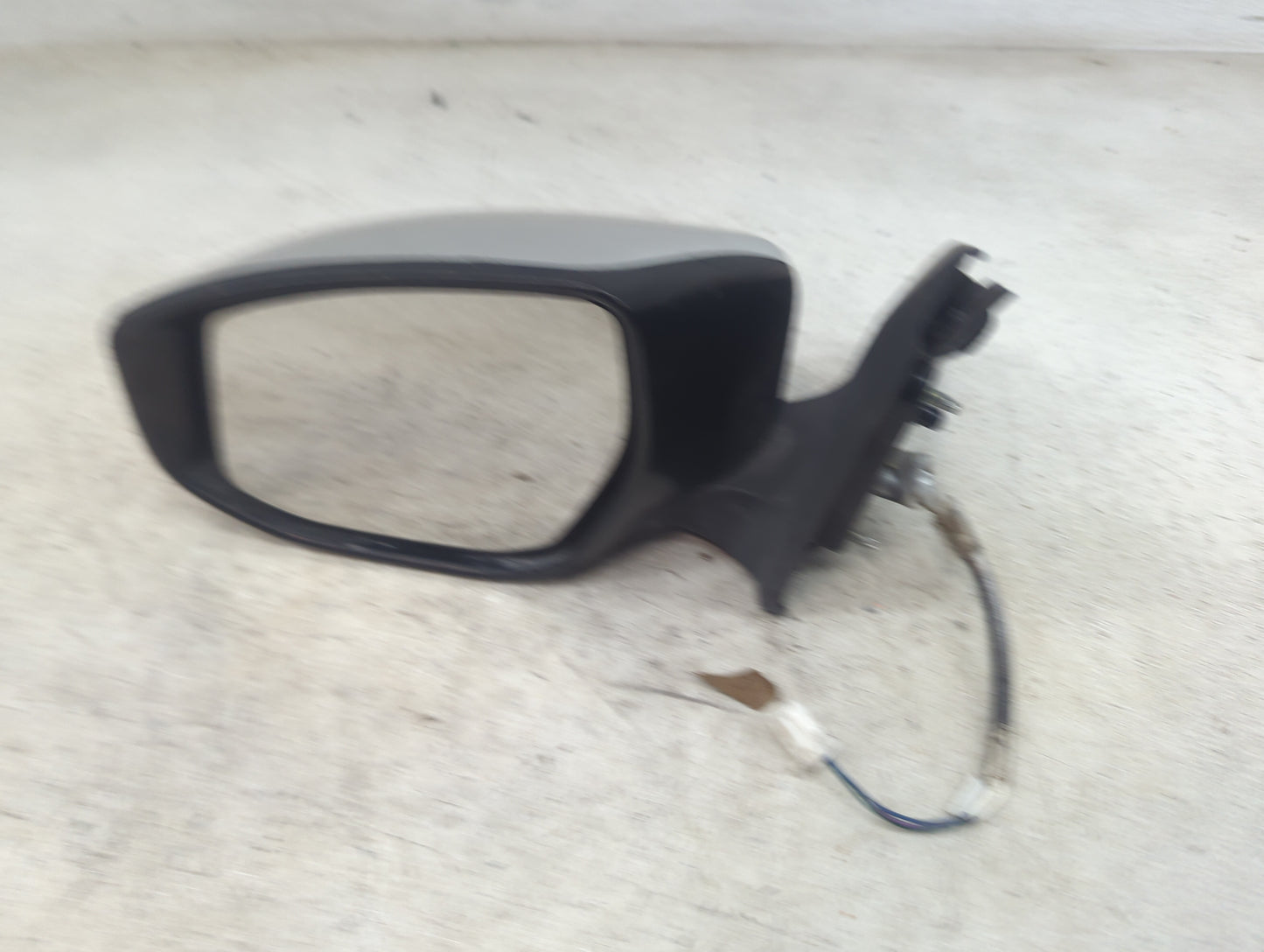 2016-2019 Nissan Sentra Driver Side View Mirror - Left Door Mirror OEM Used - Oemusedautoparts1.com