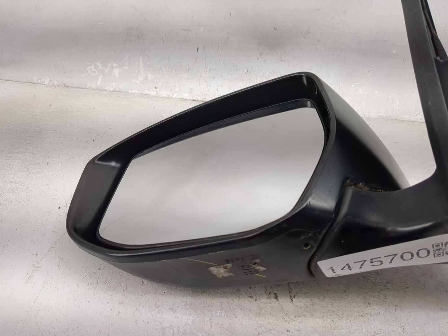 2016-2019 Nissan Sentra Driver Side View Mirror - Left Door Mirror OEM Used - Oemusedautoparts1.com
