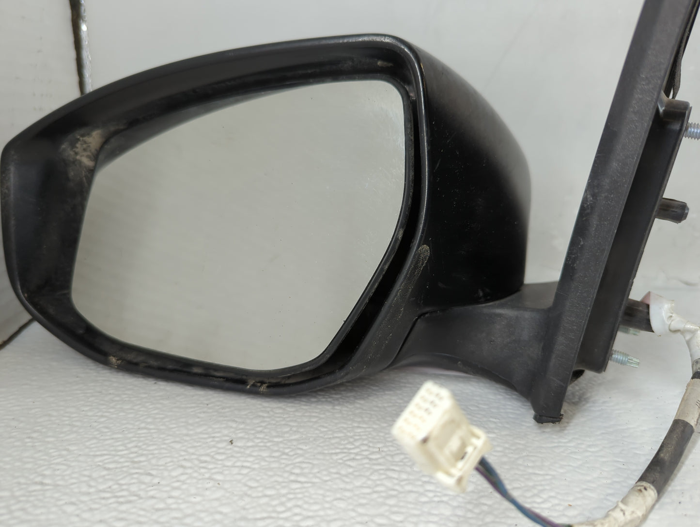 2016-2019 Nissan Sentra Driver Side View Mirror - Left Door Mirror OEM Used - Oemusedautoparts1.com