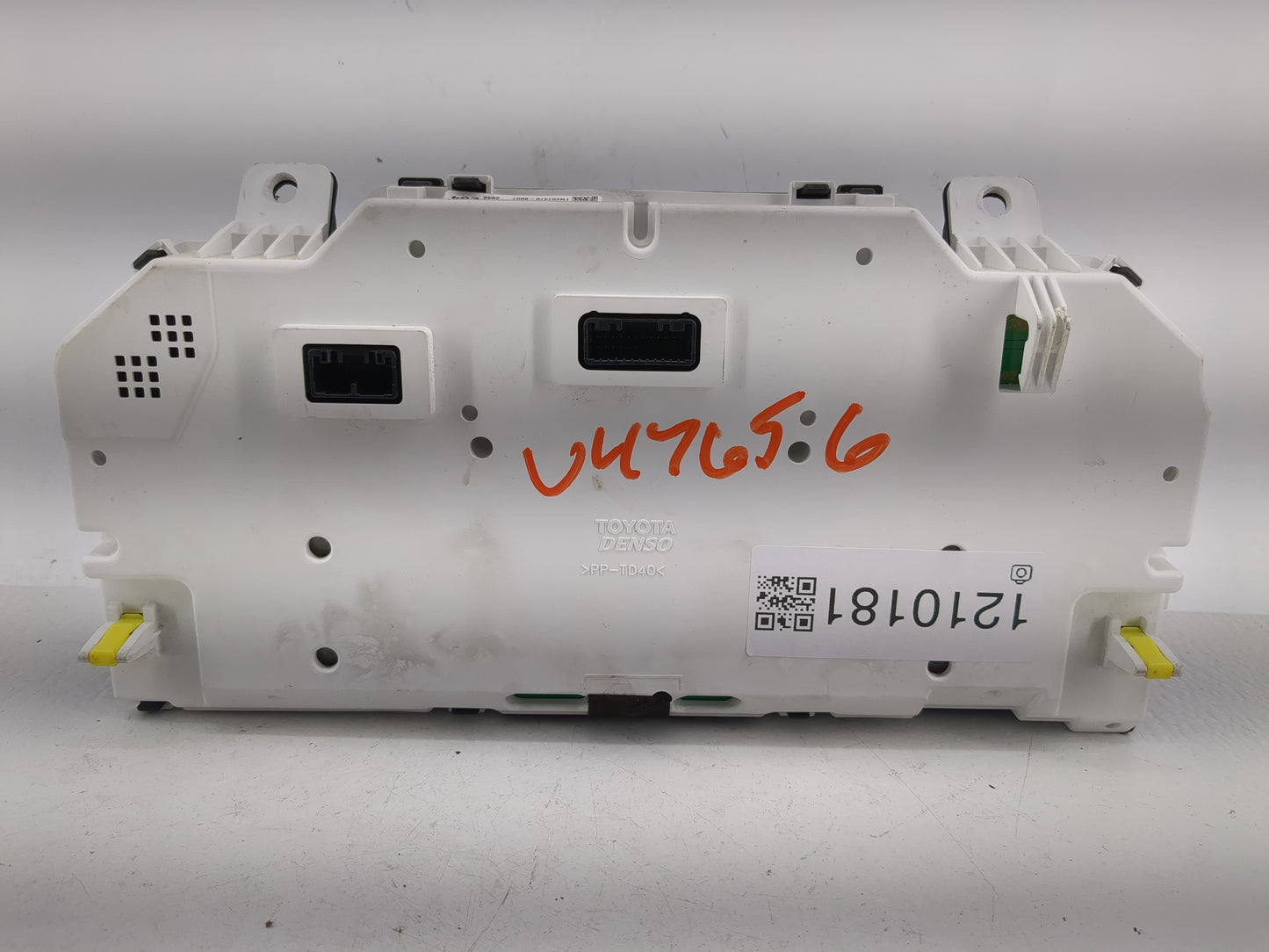 2014-2016 Toyota Highlander Instrument Cluster Speedometer Gauges P/N:83800-0E540-00 Fits Fits 2014 2015 2016 OEM Used Auto