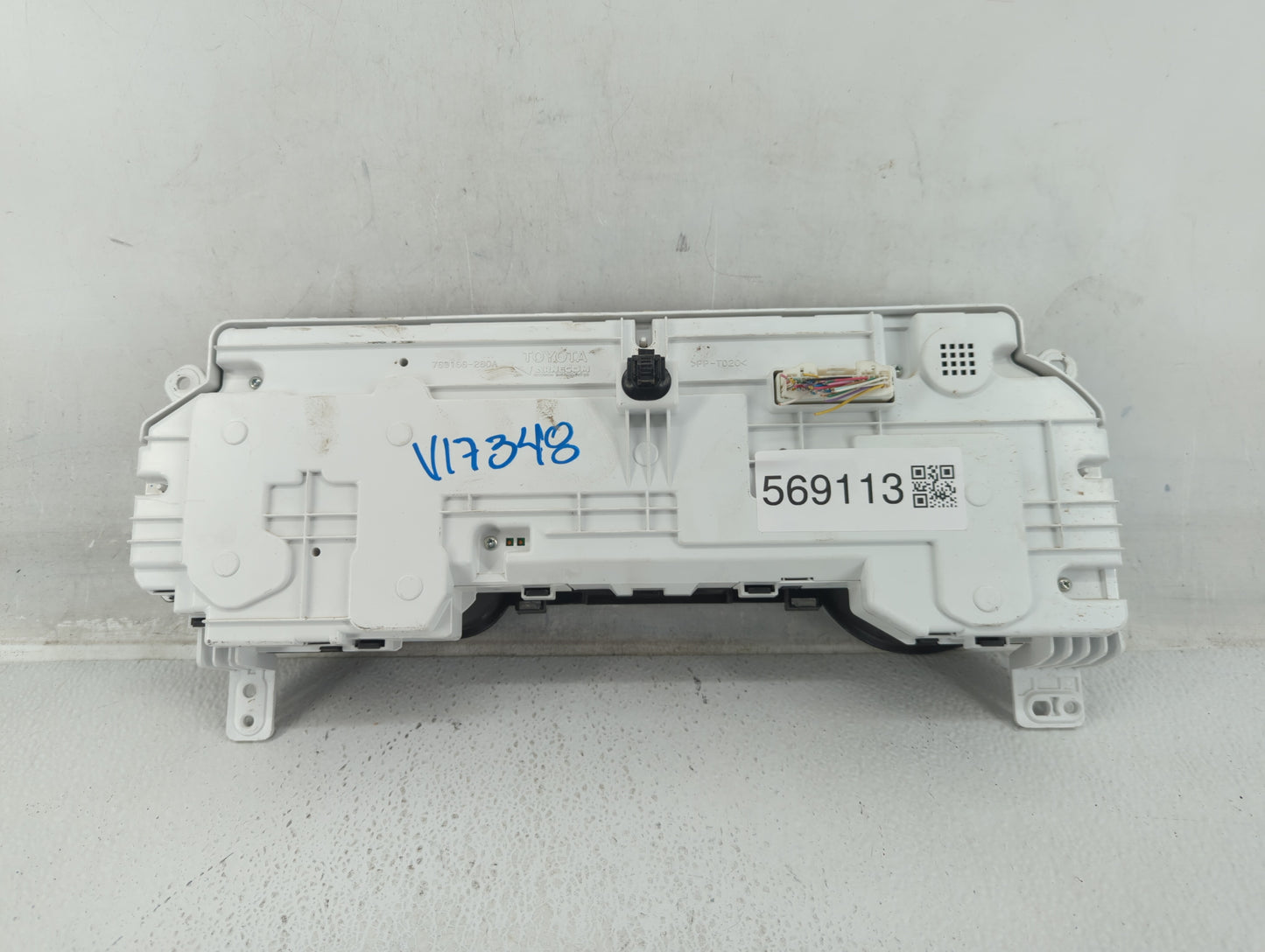 2015-2017 Toyota Sequoia Instrument Cluster Speedometer Gauges P/N:83800-00P90 Fits Fits 2015 2016 2017 OEM Used Auto Parts