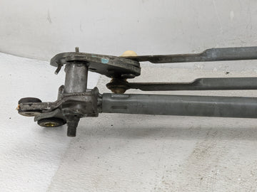 2016-2022 Toyota Tacoma Front Windshield Wiper Motor P/N:8511-04050 Fits Fits 2016 2017 2018 2019 2020 2021 2022 OEM Used Auto Parts