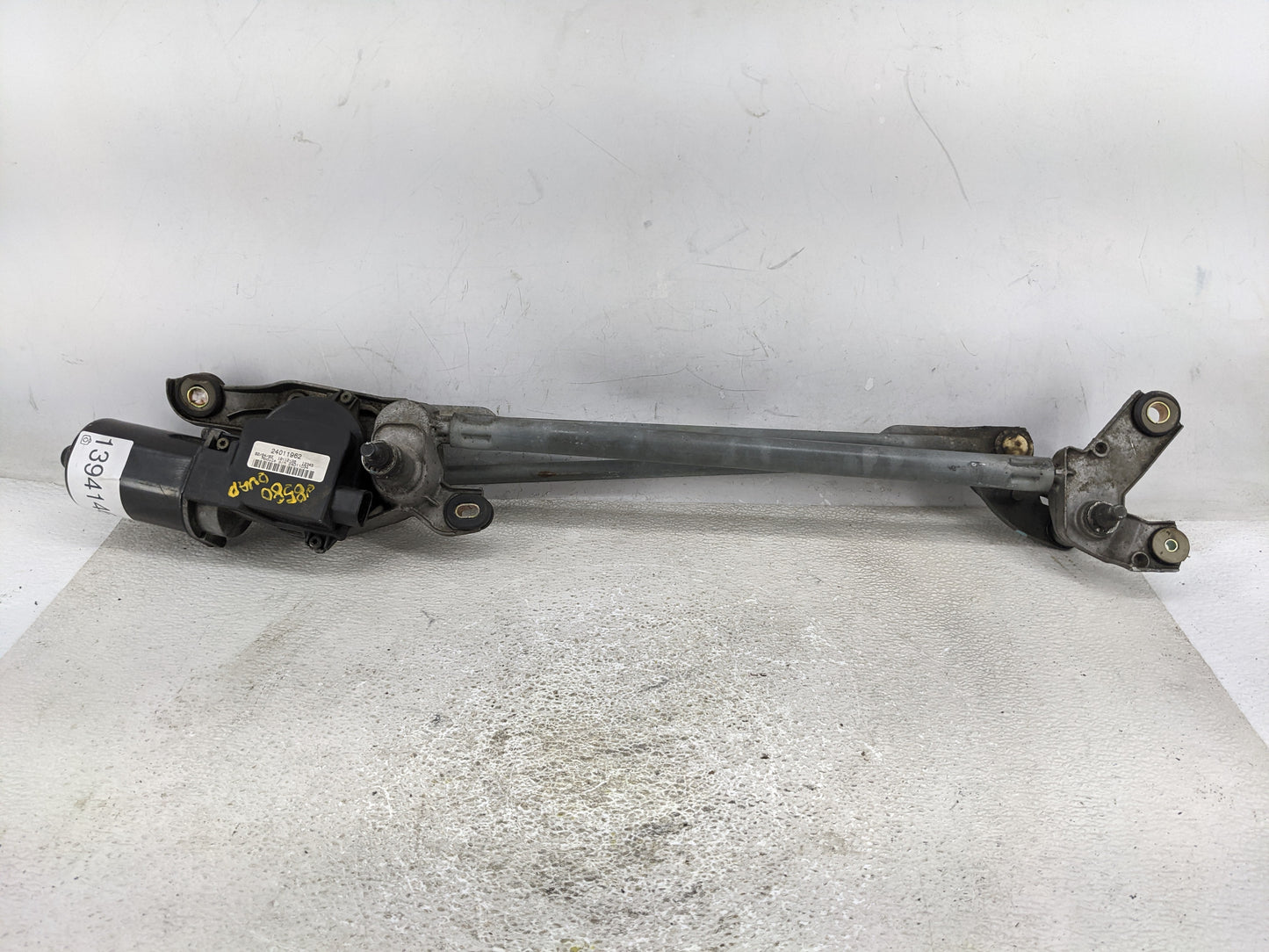 2016-2022 Toyota Tacoma Front Windshield Wiper Motor P/N:8511-04050 Fits Fits 2016 2017 2018 2019 2020 2021 2022 OEM Used Au