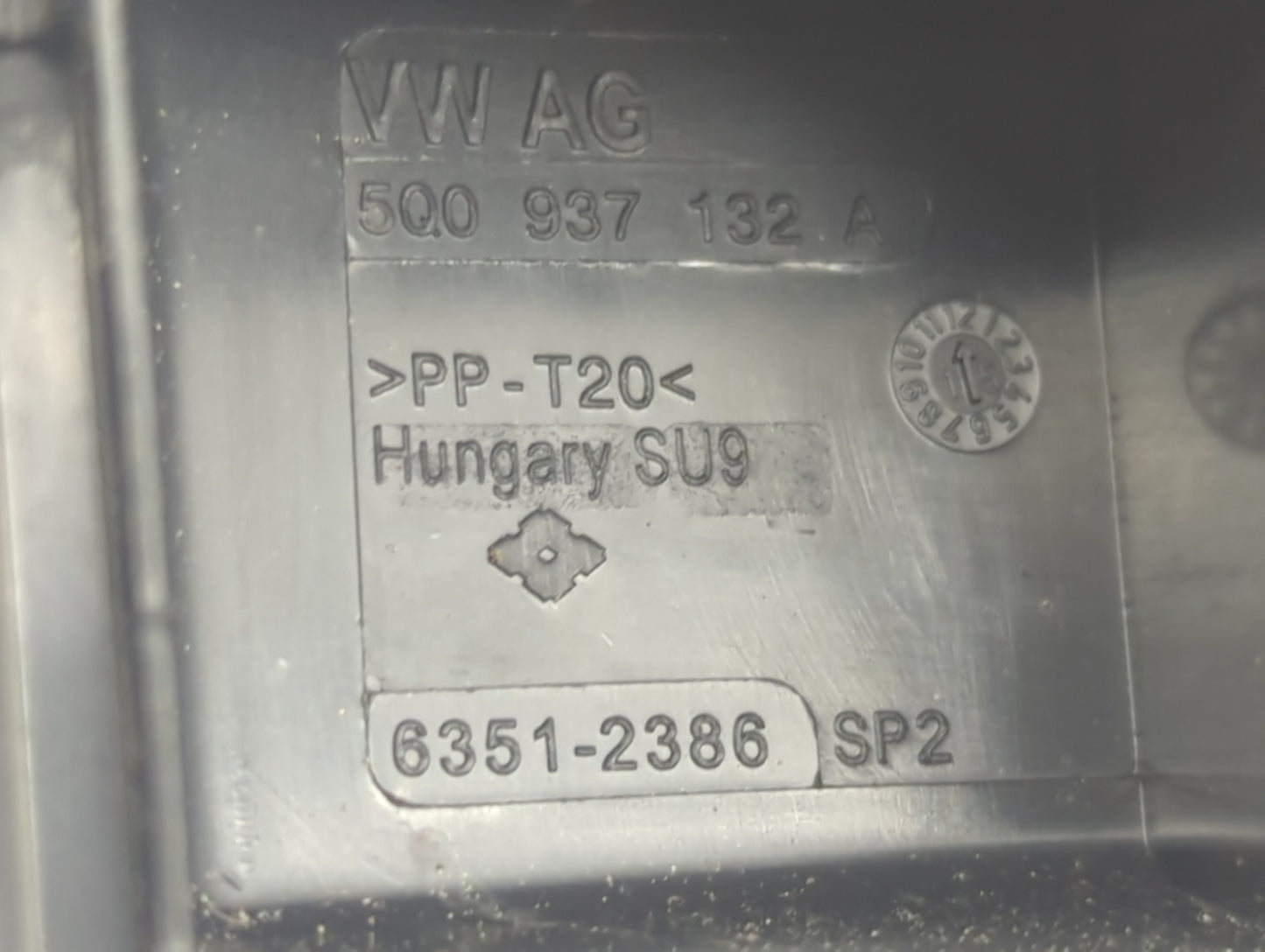 2015-2019 Volkswagen Golf Fusebox Fuse Box Panel Relay Module P/N:5Q0 937 132 A 6351-2386 Fits OEM Used Auto Parts - Oemused