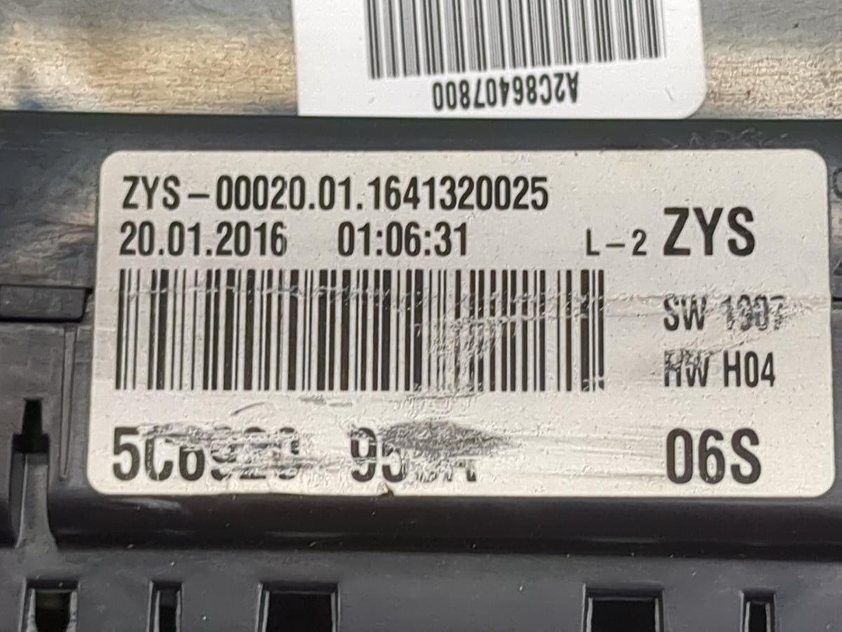 2015-2017 Volkswagen Jetta Instrument Cluster Speedometer Gauges P/N:5C6920 A2C86407800 Miles:105K Fits Fits 2015 2016 2017