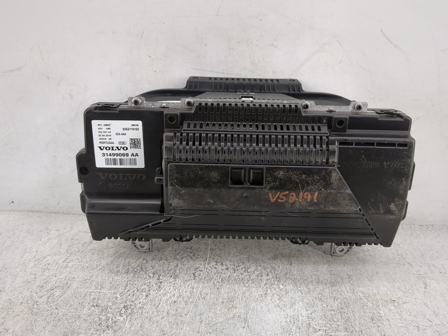 2016-2017 Volvo Xc90 Instrument Cluster Speedometer Gauges P/N:31499069AA 0263719192, AD8QM Miles: Fits Fits 2016 2017 OEM U