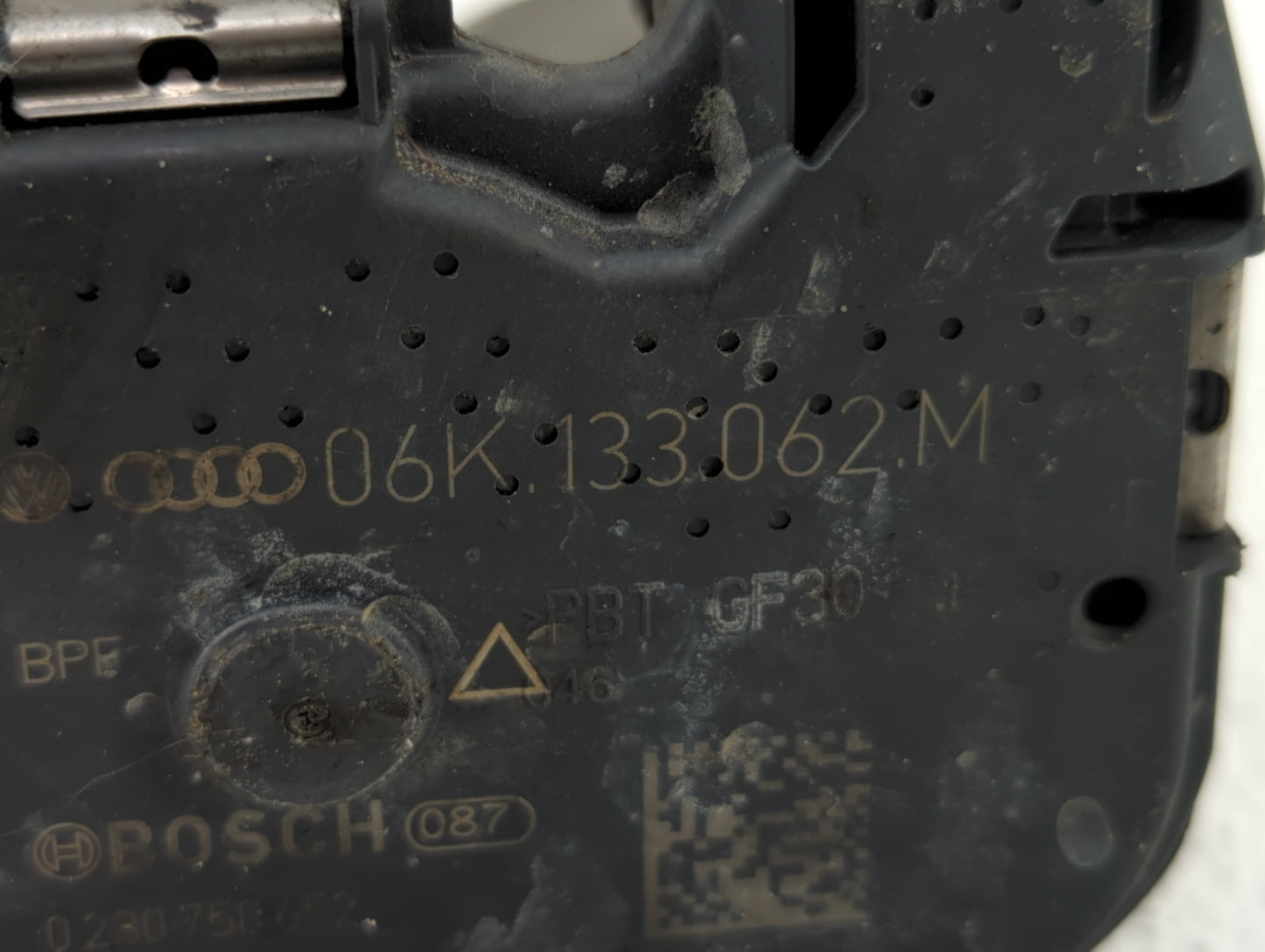 2017-2018 Audi A3 Throttle Body P/N:06K 133 062 M 06K 133 062 J Fits Fits 2017 2018 2019 2020 2021 2022 OEM Used Auto Parts