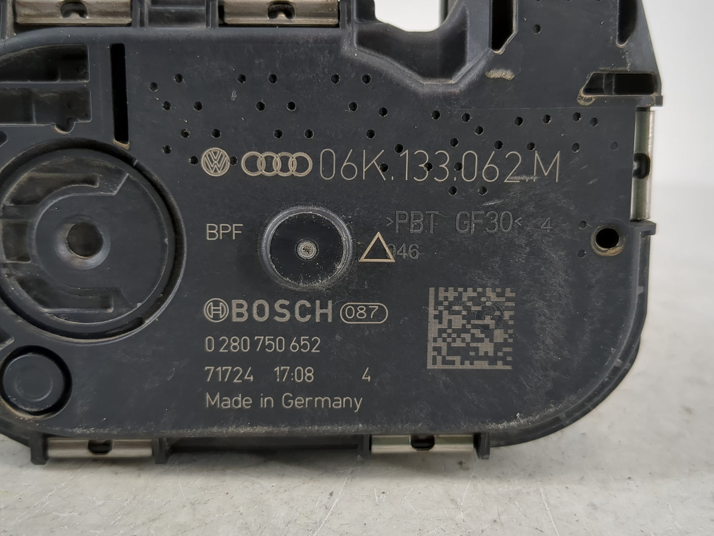 2017-2020 Audi A4 Throttle Body P/N:06K 133 062 M Fits Fits 2017 2018 2019 2020 2021 2022 OEM Used Auto Parts - Oemusedautop
