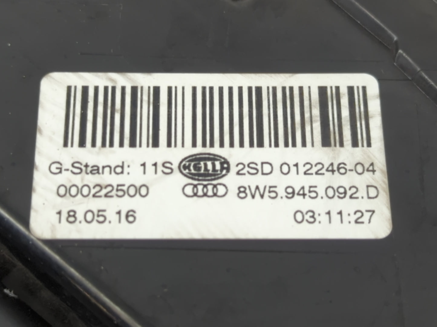 2017-2019 Audi A4 Tail Light Assembly Passenger Right OEM P/N:8W5 945 092 D Fits Fits 2017 2018 2019 OEM Used Auto Parts - O